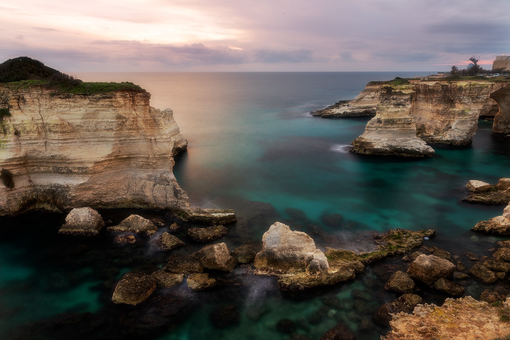 Faraglioni di Sant'Andrea all'alba