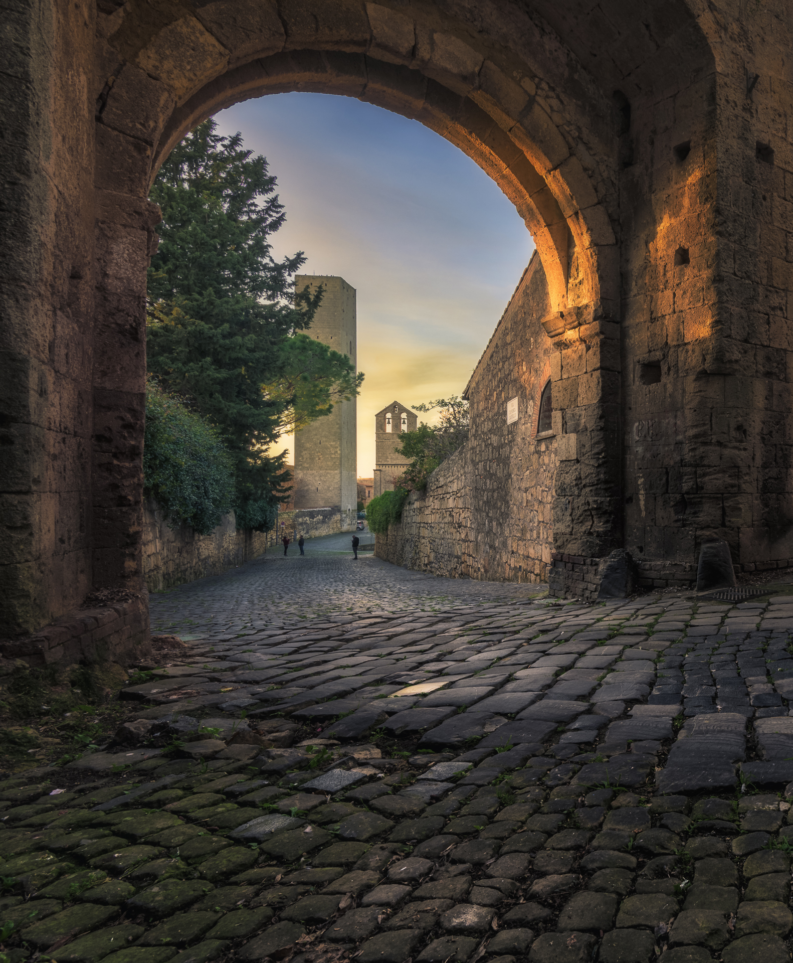 Tarquinia - Porta Cornuta e veduta Santa Maria in Caste