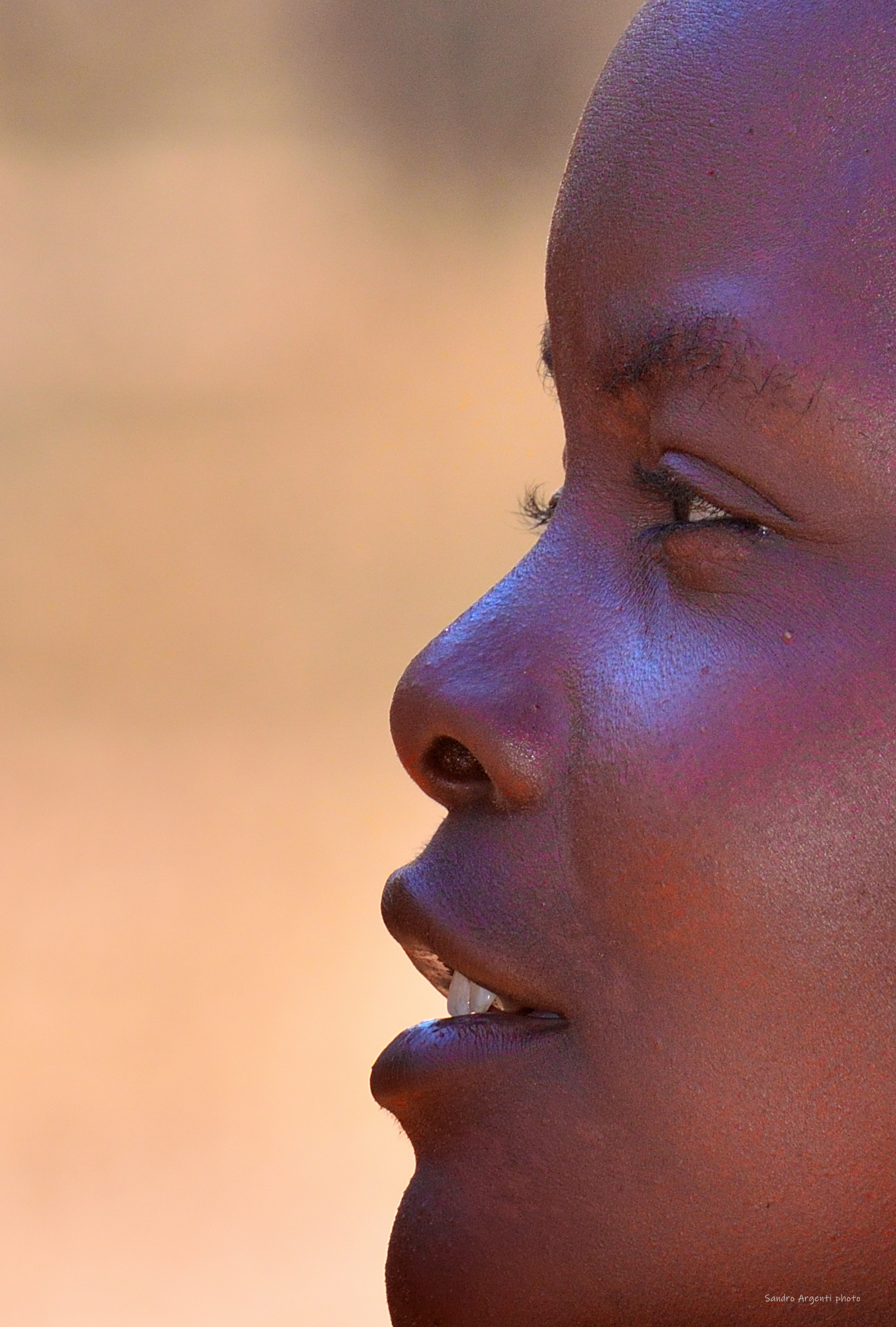 Profilo di una ragazza namibiana.