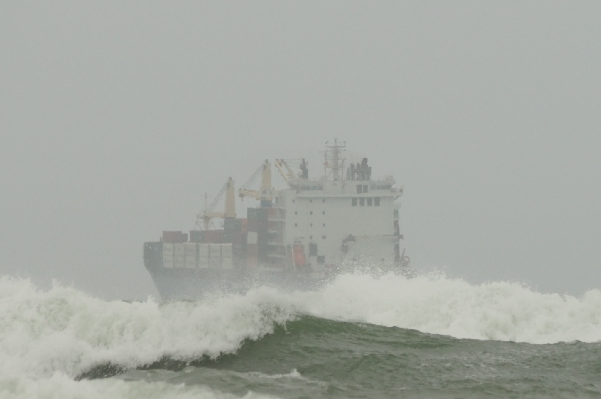 Nave in balia delle onde