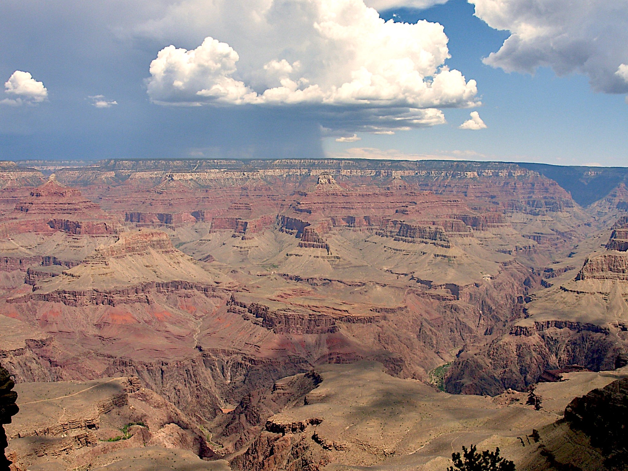 arriva la pioggia sul grand canyon