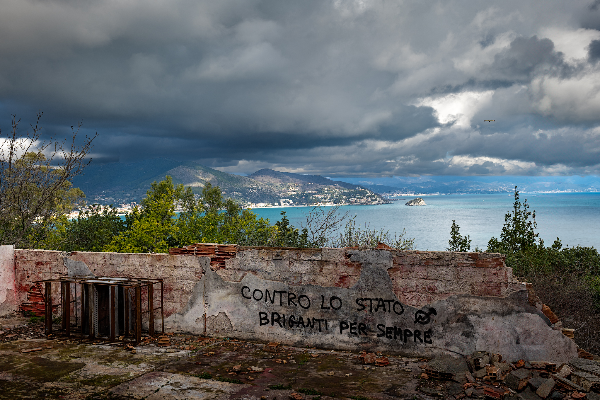Contro lo stato briganti per sempre ...
