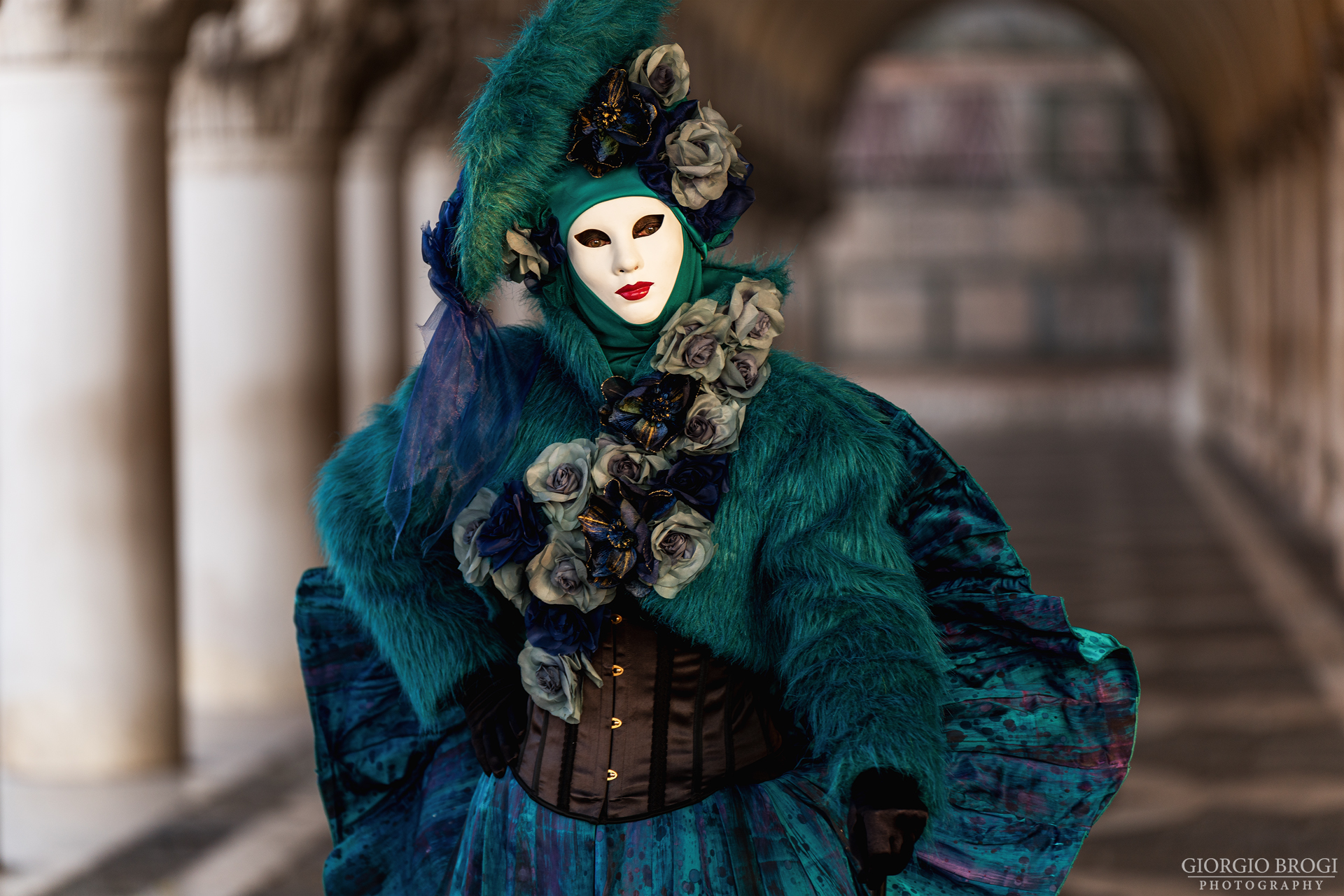 Carnevale sotto i portici di Palazzo Ducale