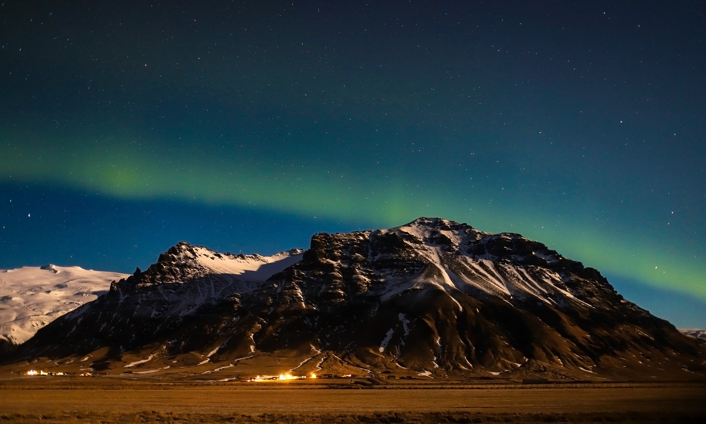 Aurora sulle montagne