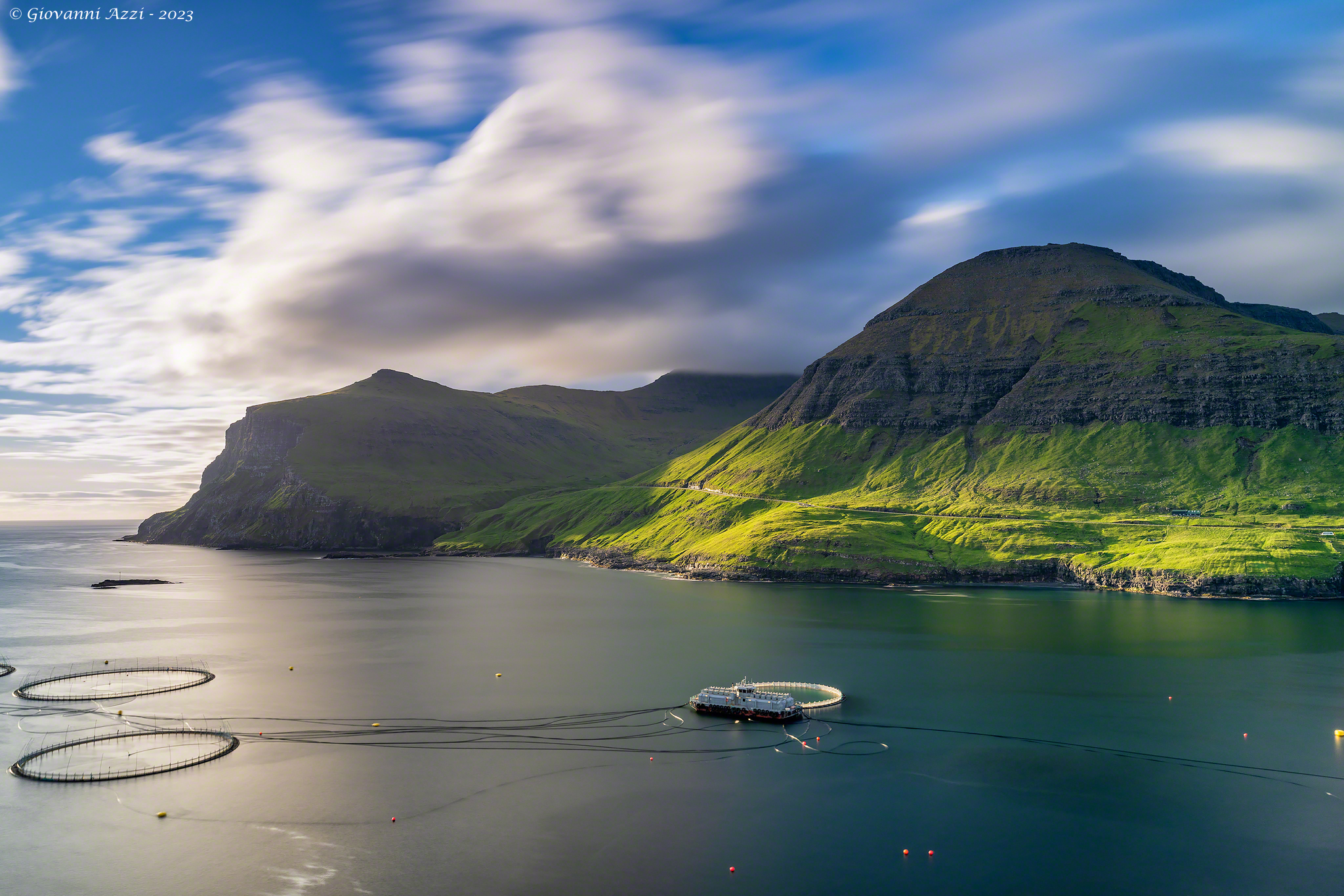 Calm and movement in the fjord