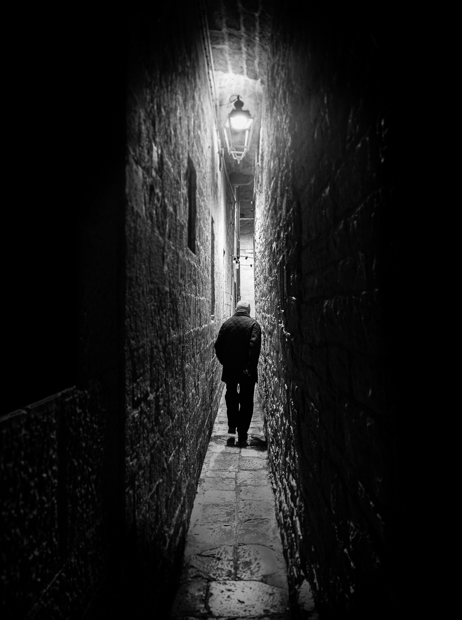 un vicolo claustrofobico