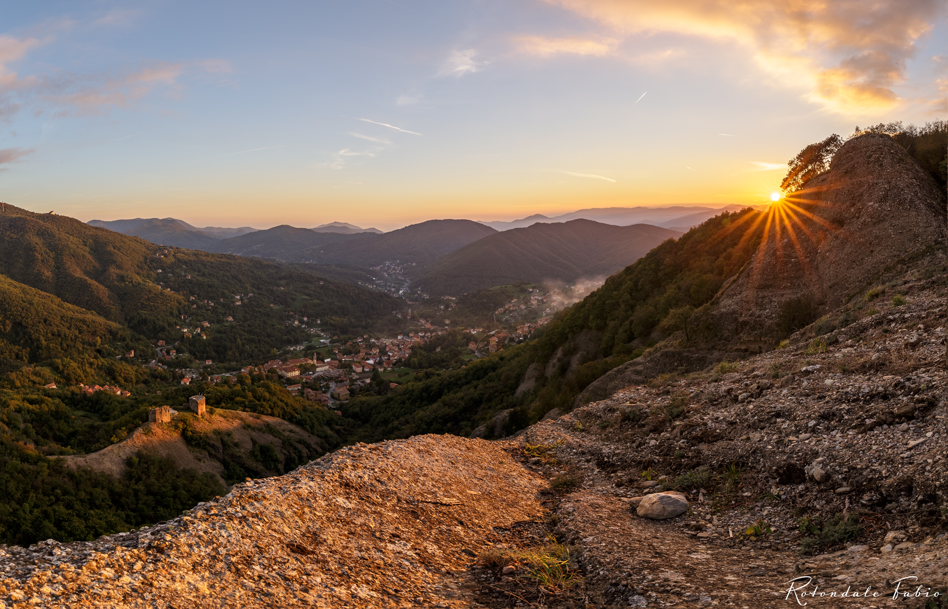 Valle Scrivia: sunset from Mount Pianetto over Savignone