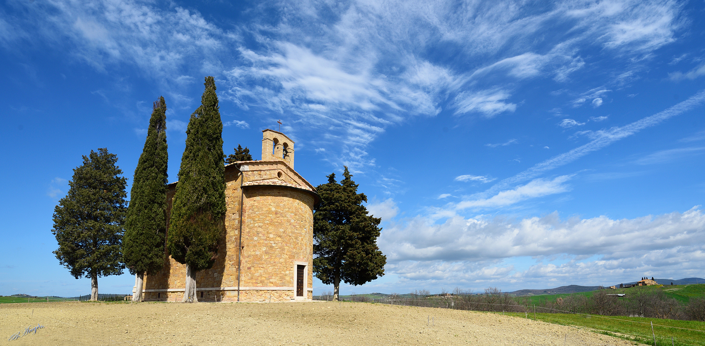 " chiesina di Vitaleda "  ( Val d'Orcia )