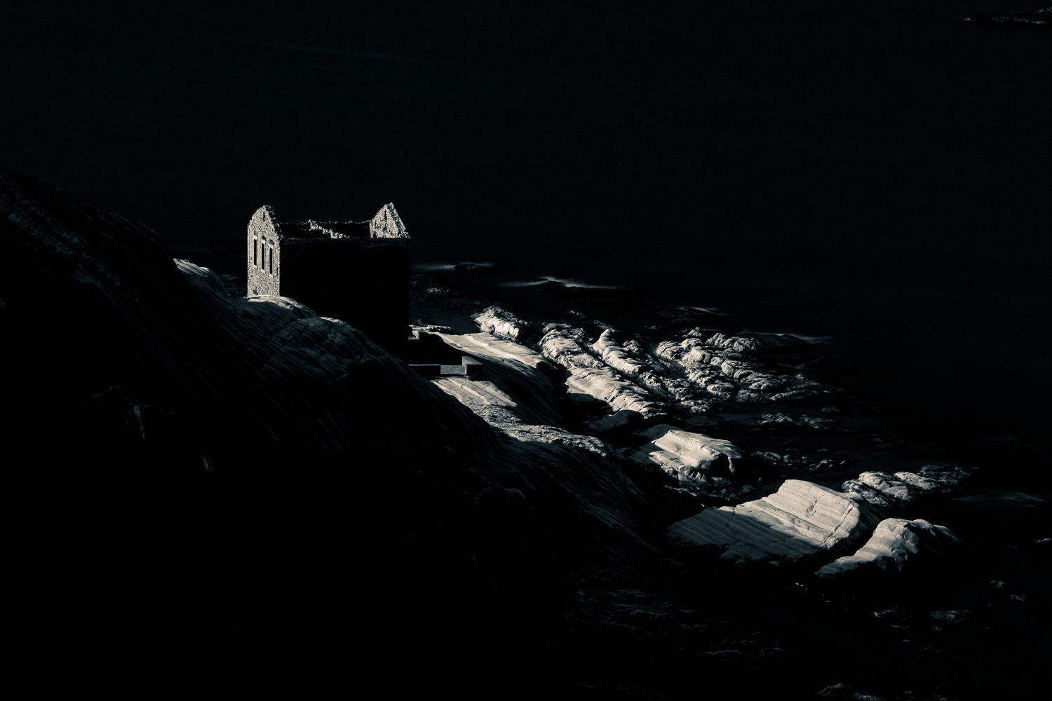 "Punta Bianca" || & Black...