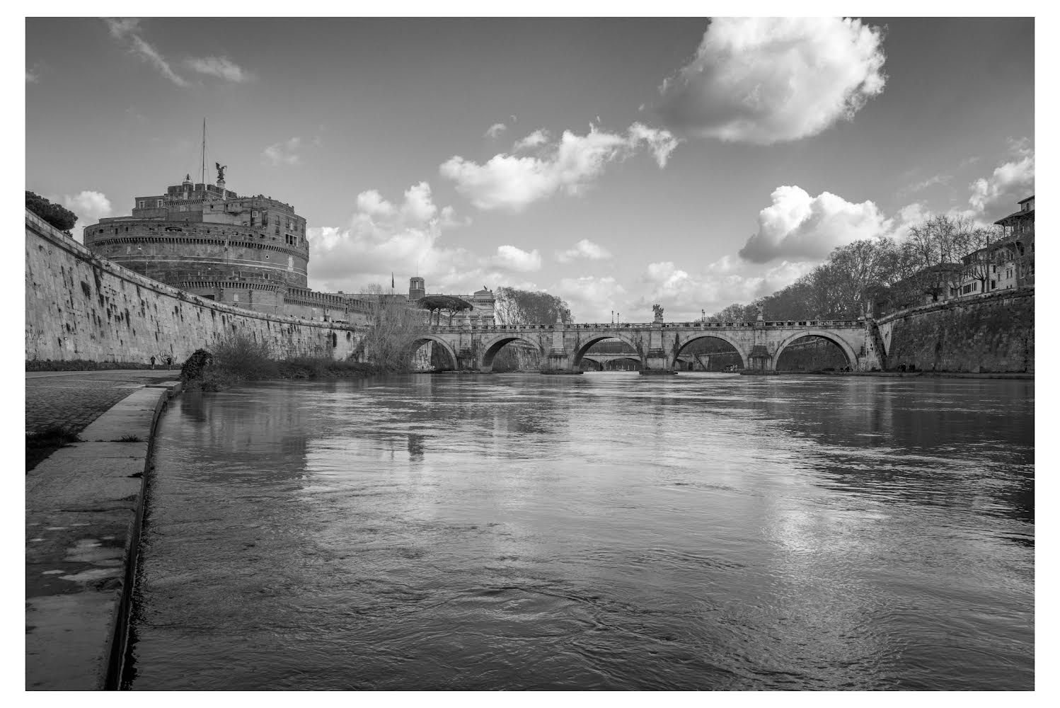 Castel S. Angelo dal Tevere