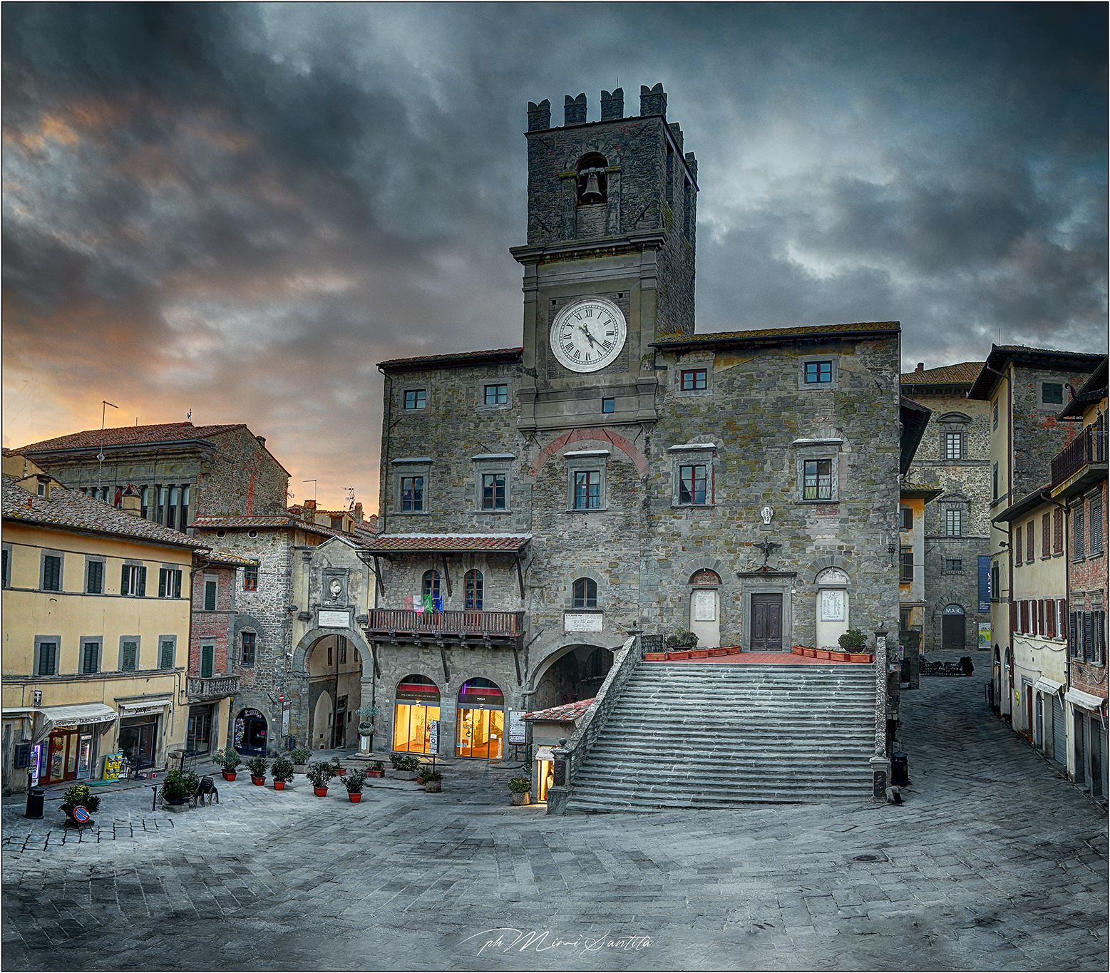sulla piazza di Cortona