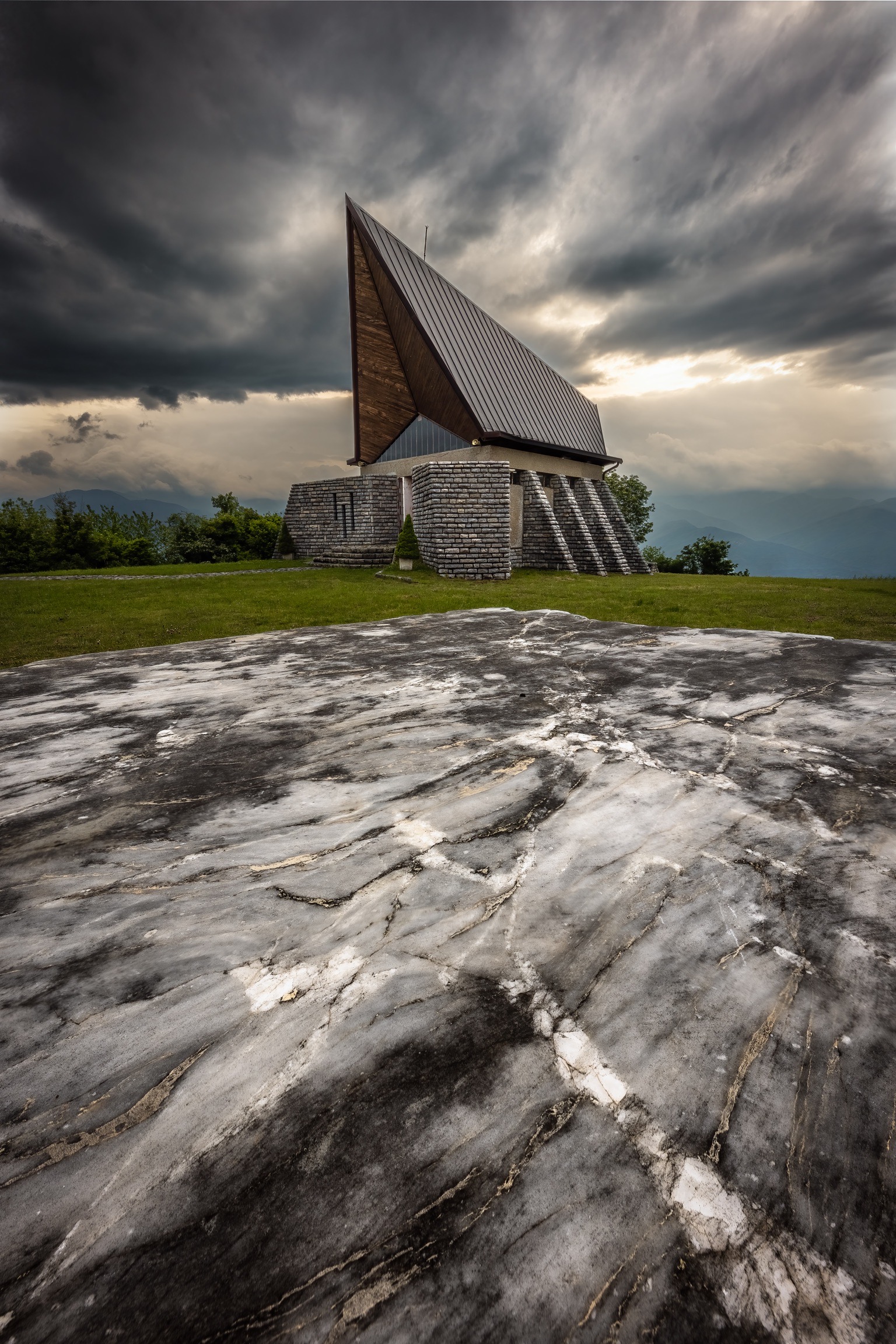 Ricordi duri come il marmo