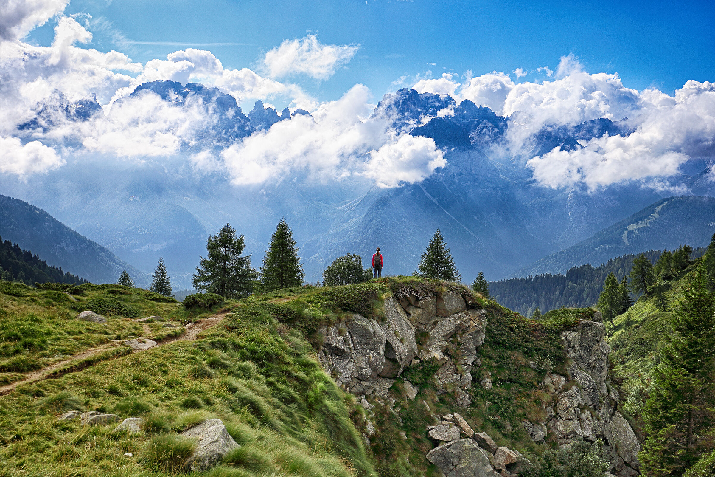 Con le Dolomiti del Brenta di fronte