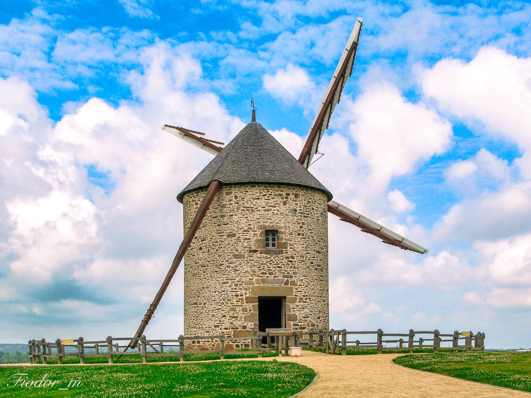 The road to the small mill