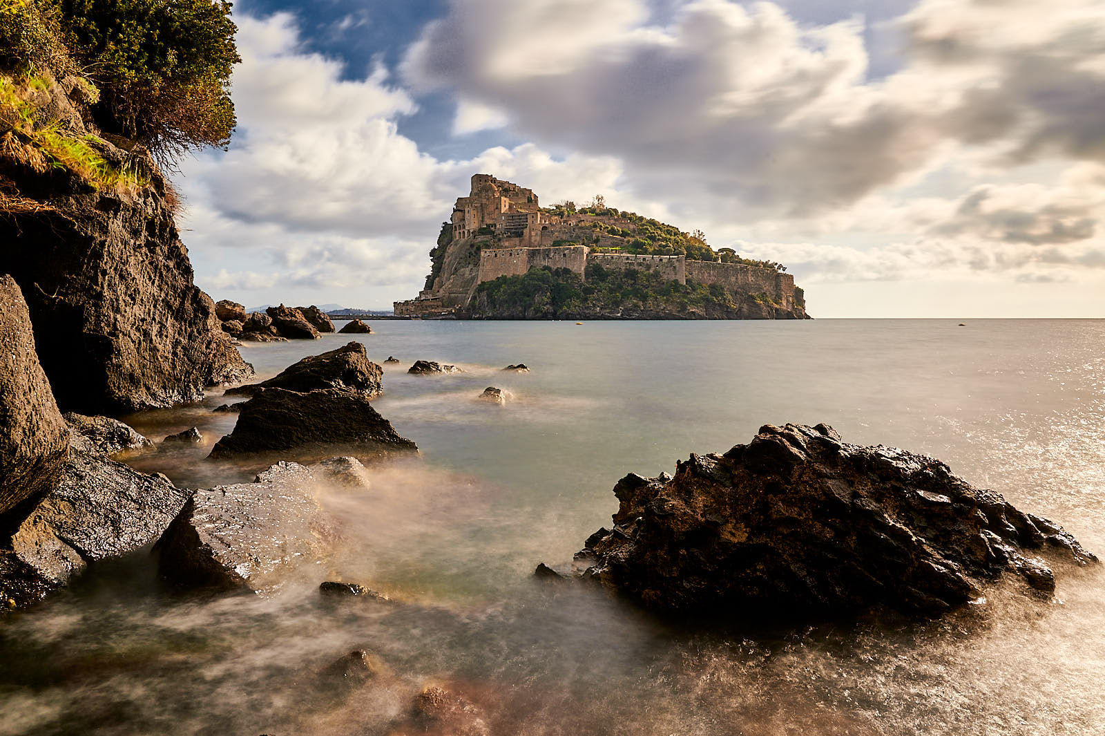 Ischia: scogli di S.Anna e Castello Aragonese