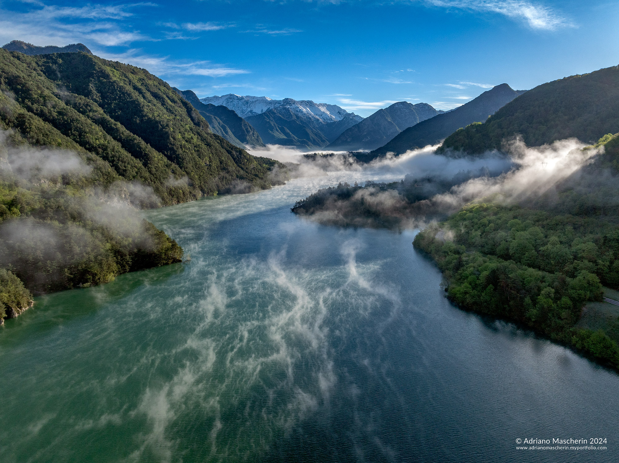 Nebbie sul lago di Tramonti