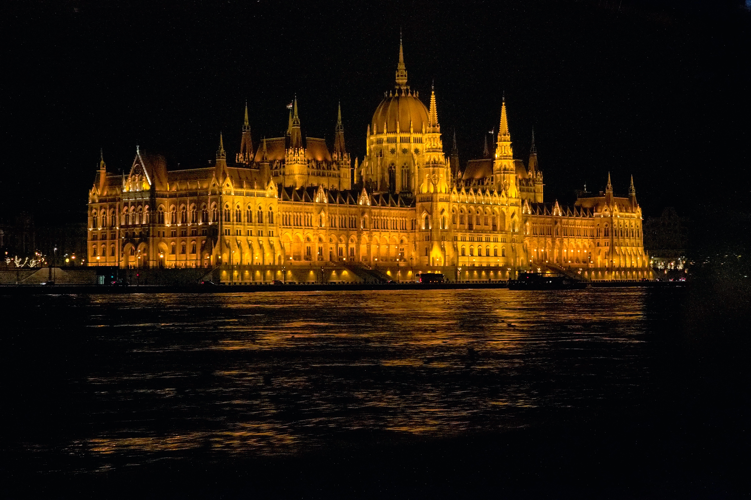 Budapest, nocturnal