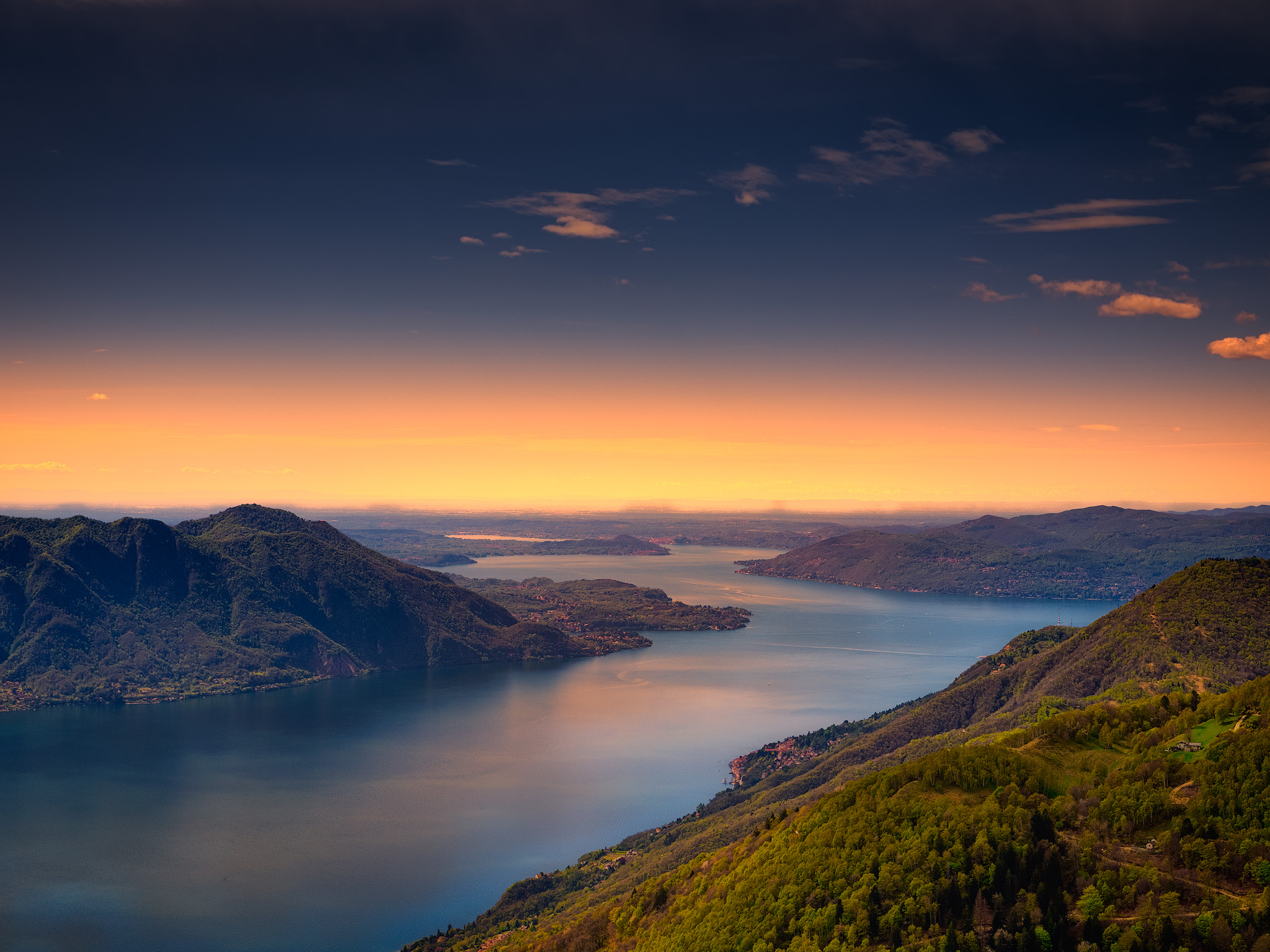 Il lago Maggiore visto dal Monte Morissolo