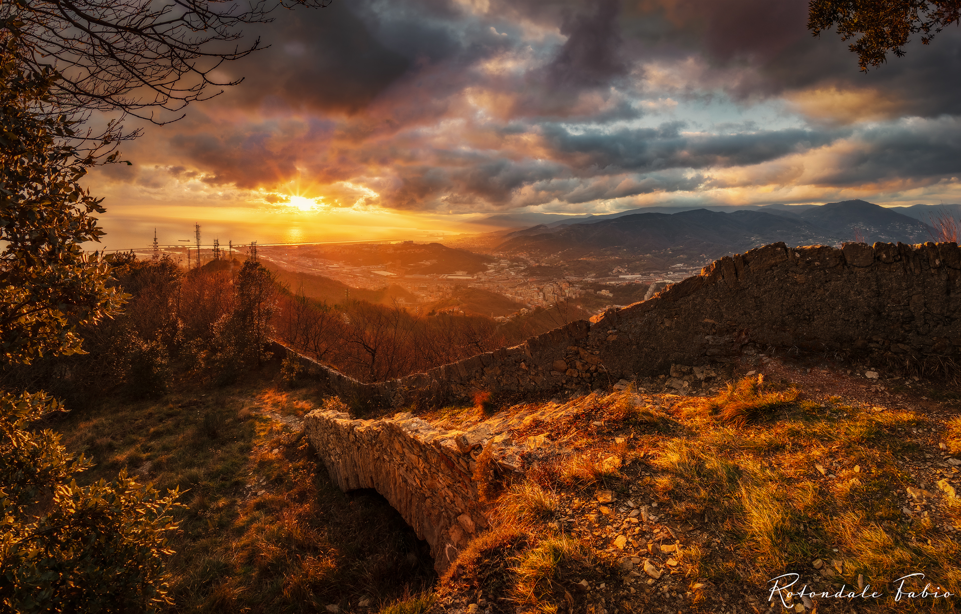 Descent from the walls of Forte Sperone