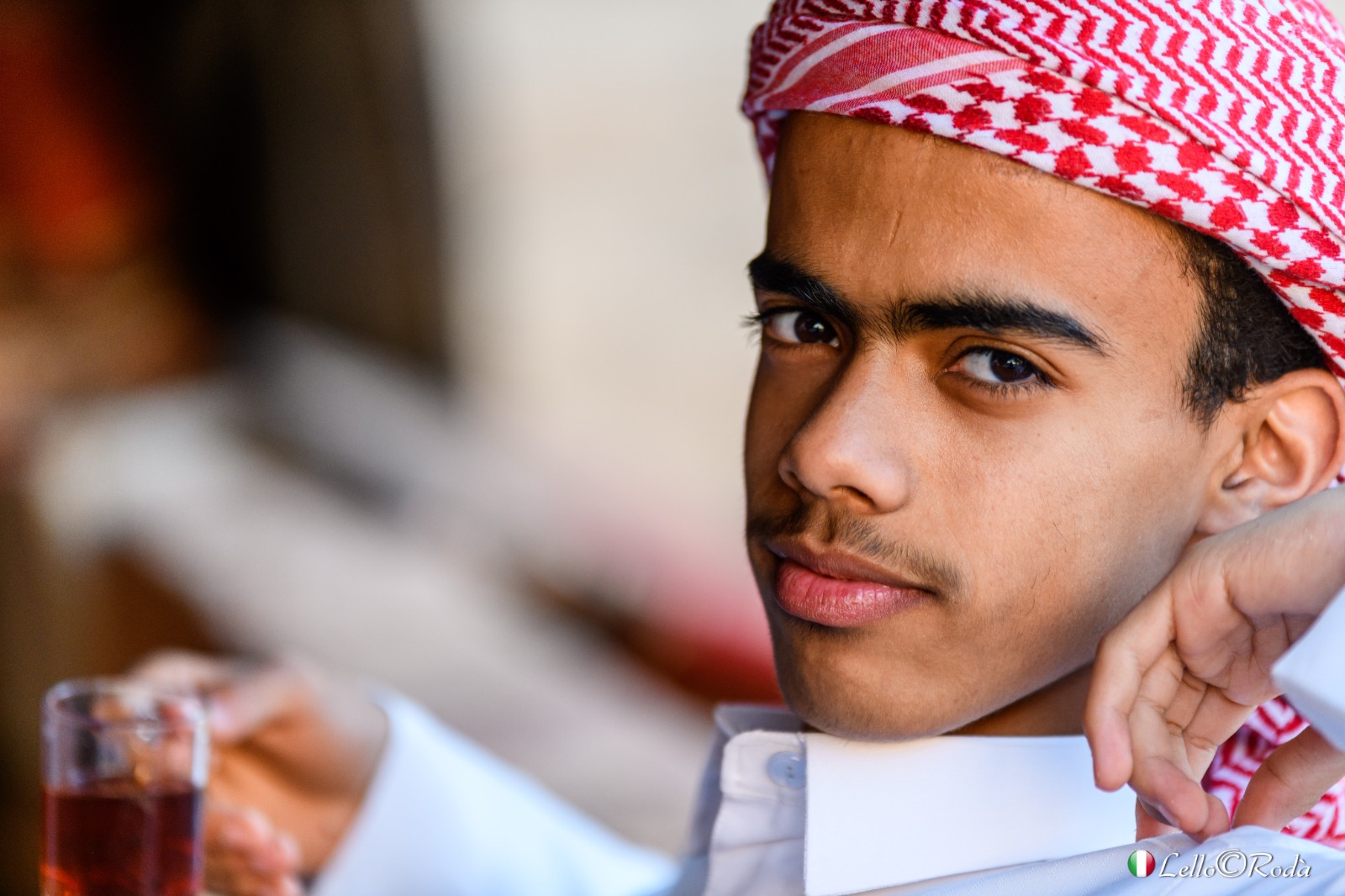 Beduino nel deserto Giordano di Wadi Roum