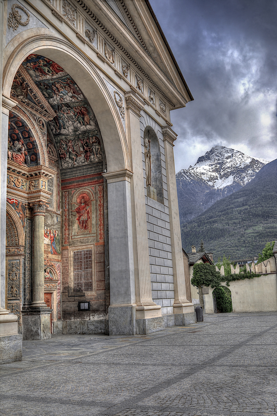 Cathedral in Aosta with the Becca di Nona