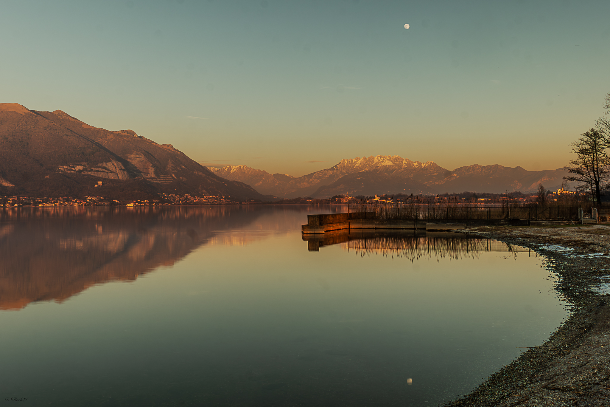 Rogeno (lc), luna e ultimi raggi di sole