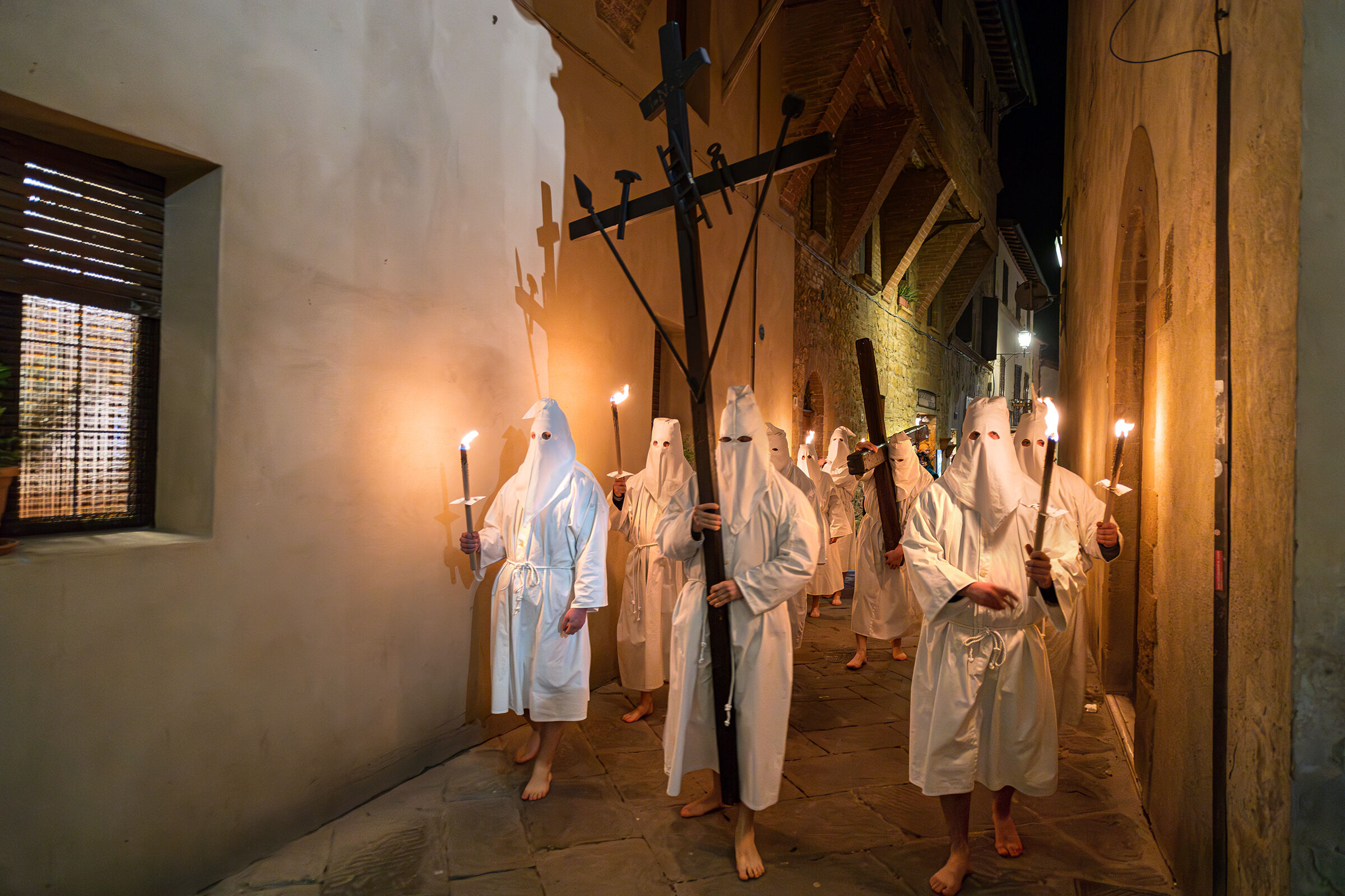 Pienza_ la processione degli "Scalzi" del venerd&i...