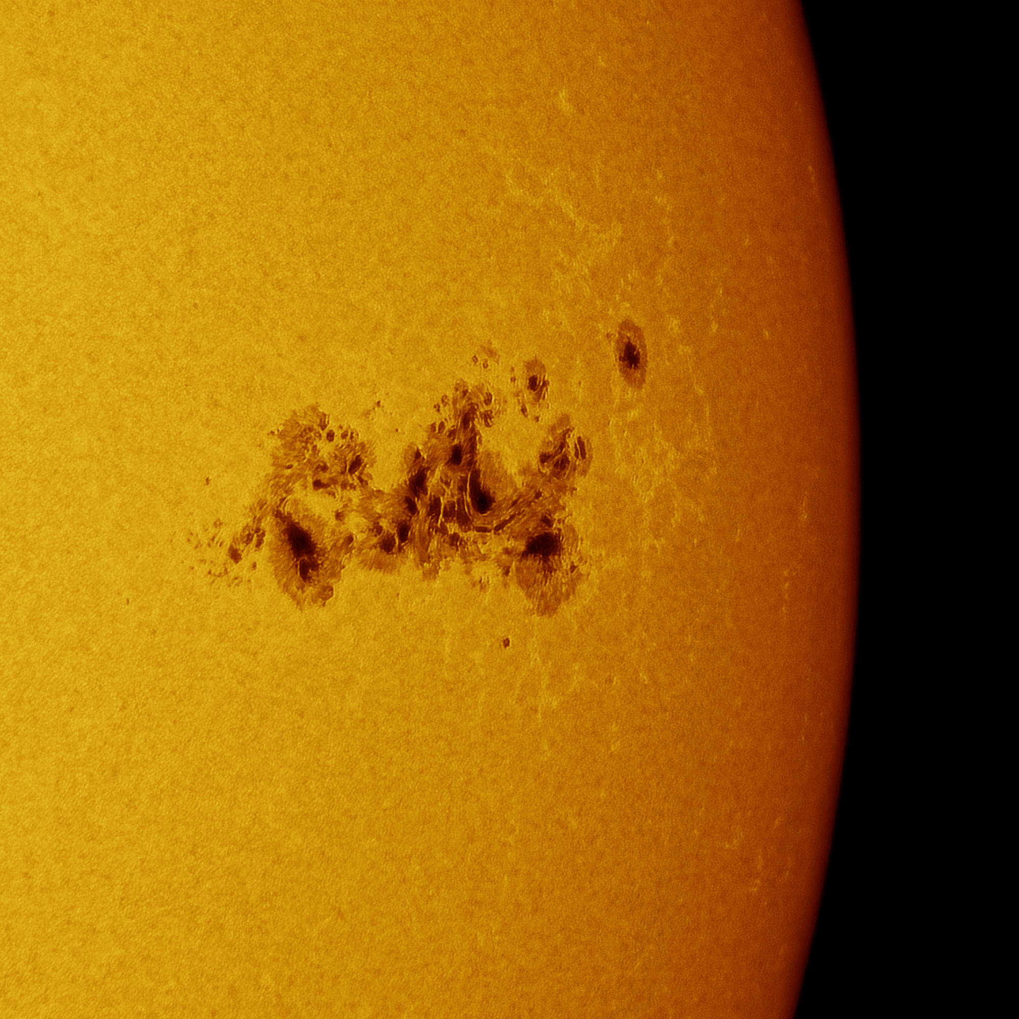 Regione solare attiva ar3664 produttrice di aurore