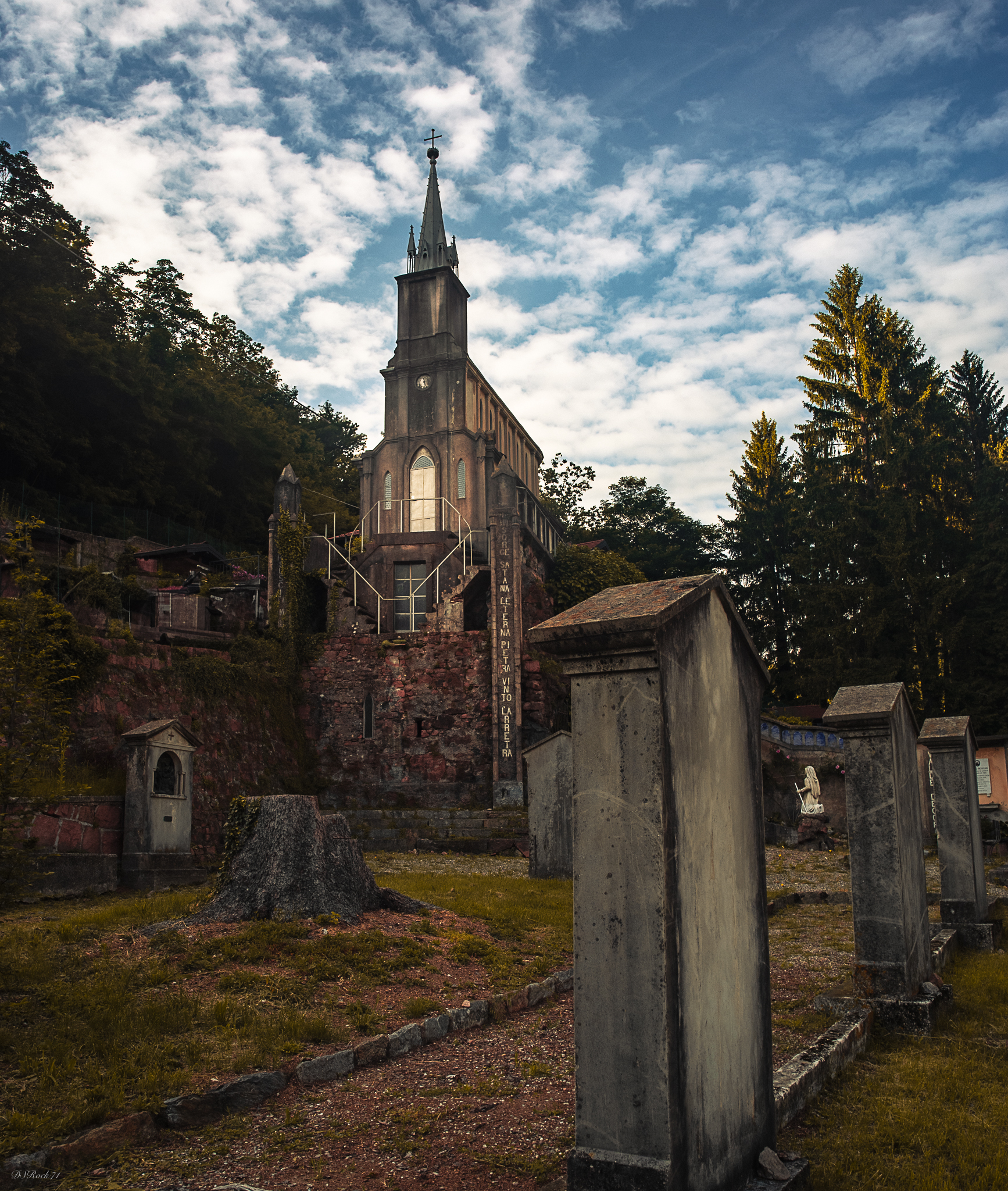 La piccola, inquietante chiesetta