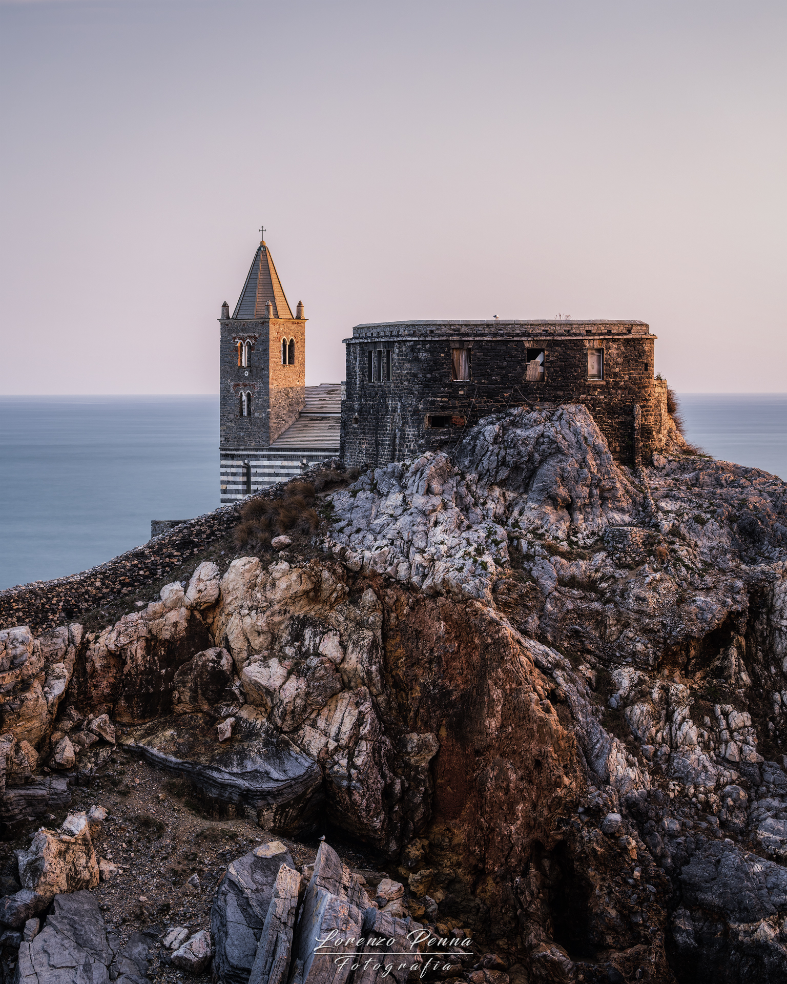 Chiesa di san Pietro ed ex caserma dei Carabinieri
