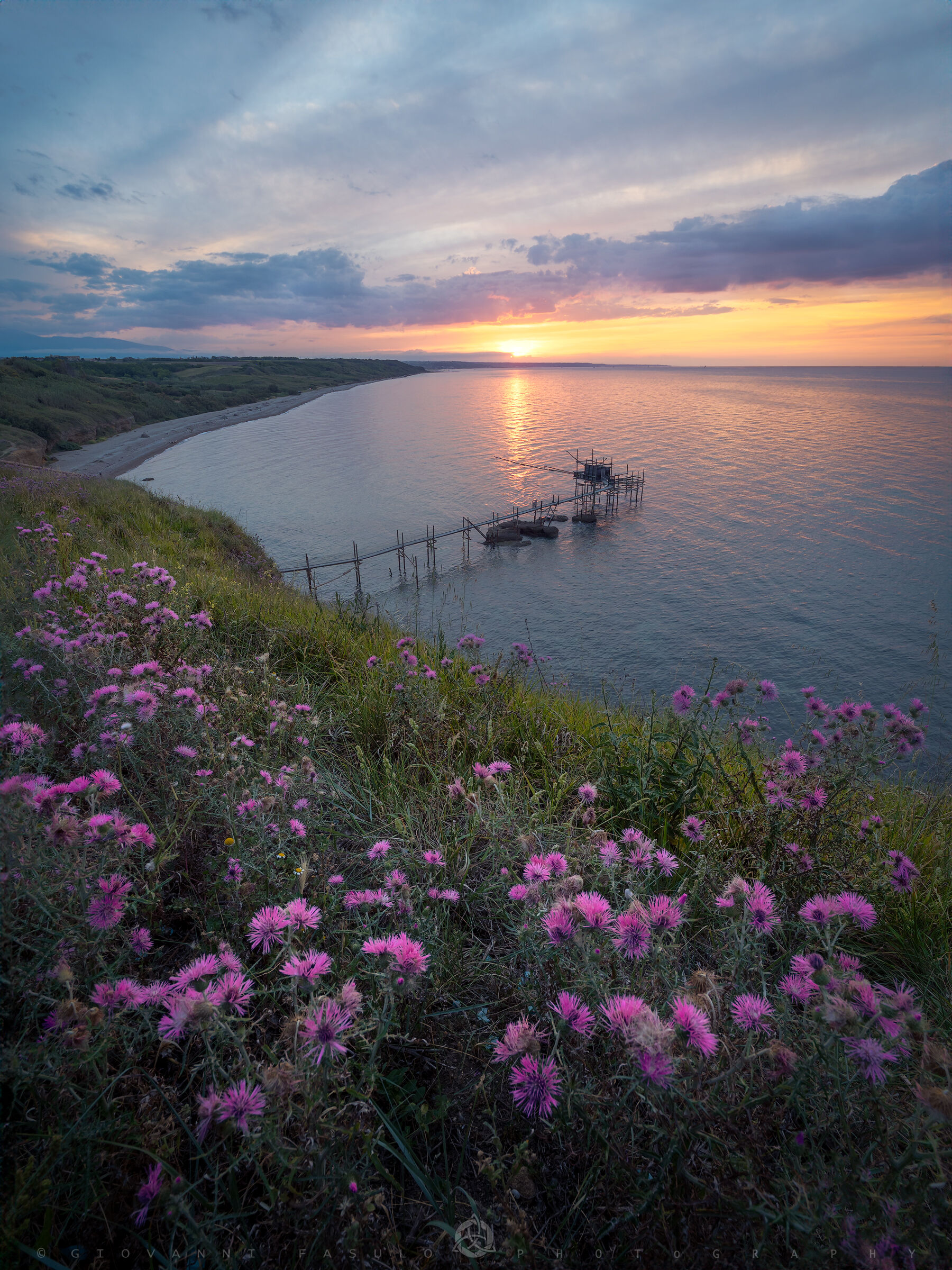 Bowing of the sun to the overflow