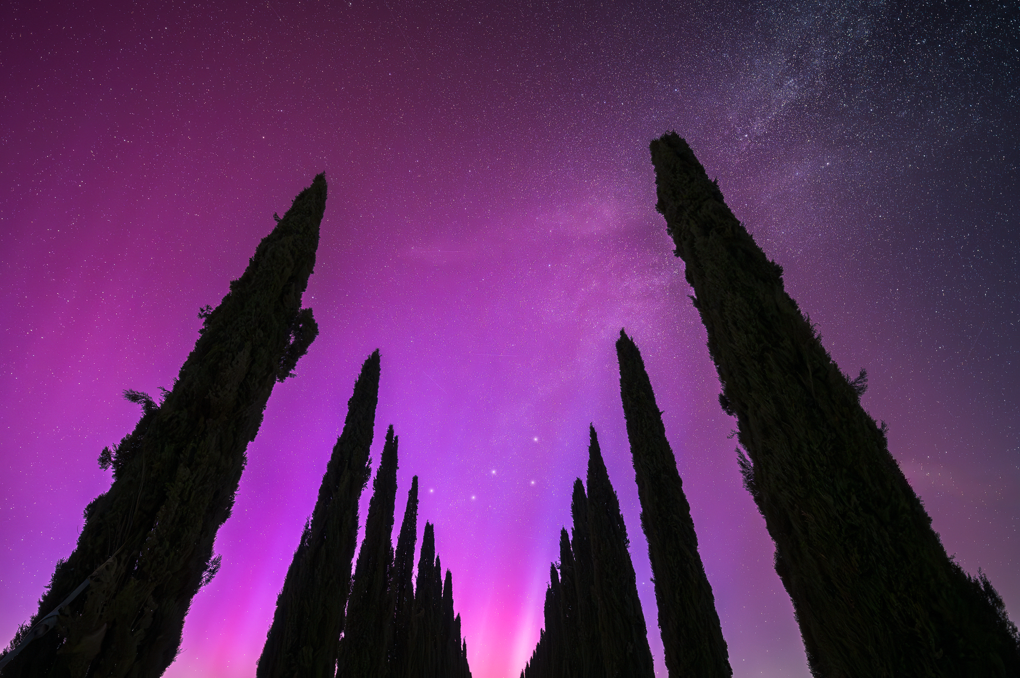 Poggio Covili durante l'aurora boreale