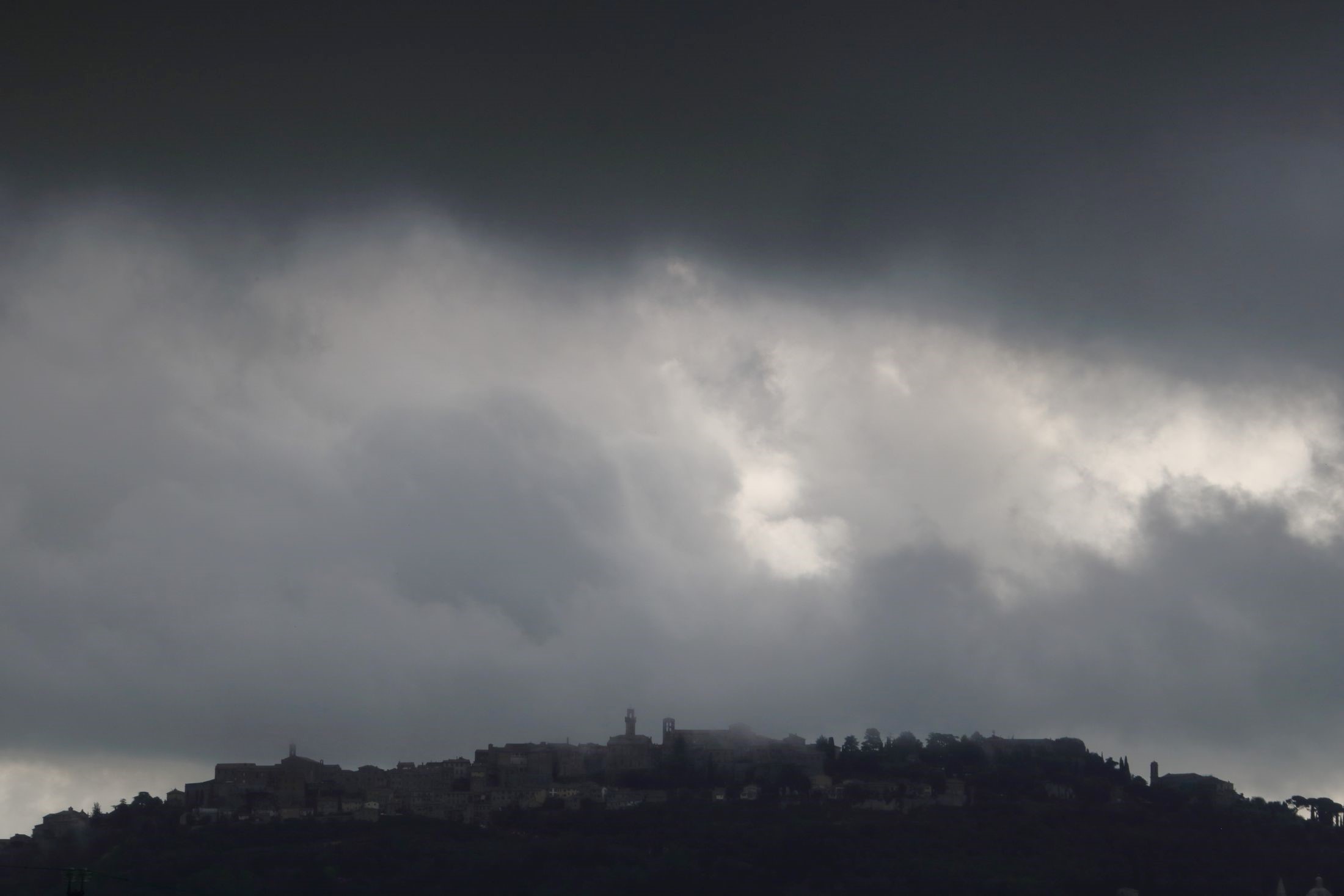 Montepulciano tra le nuvole