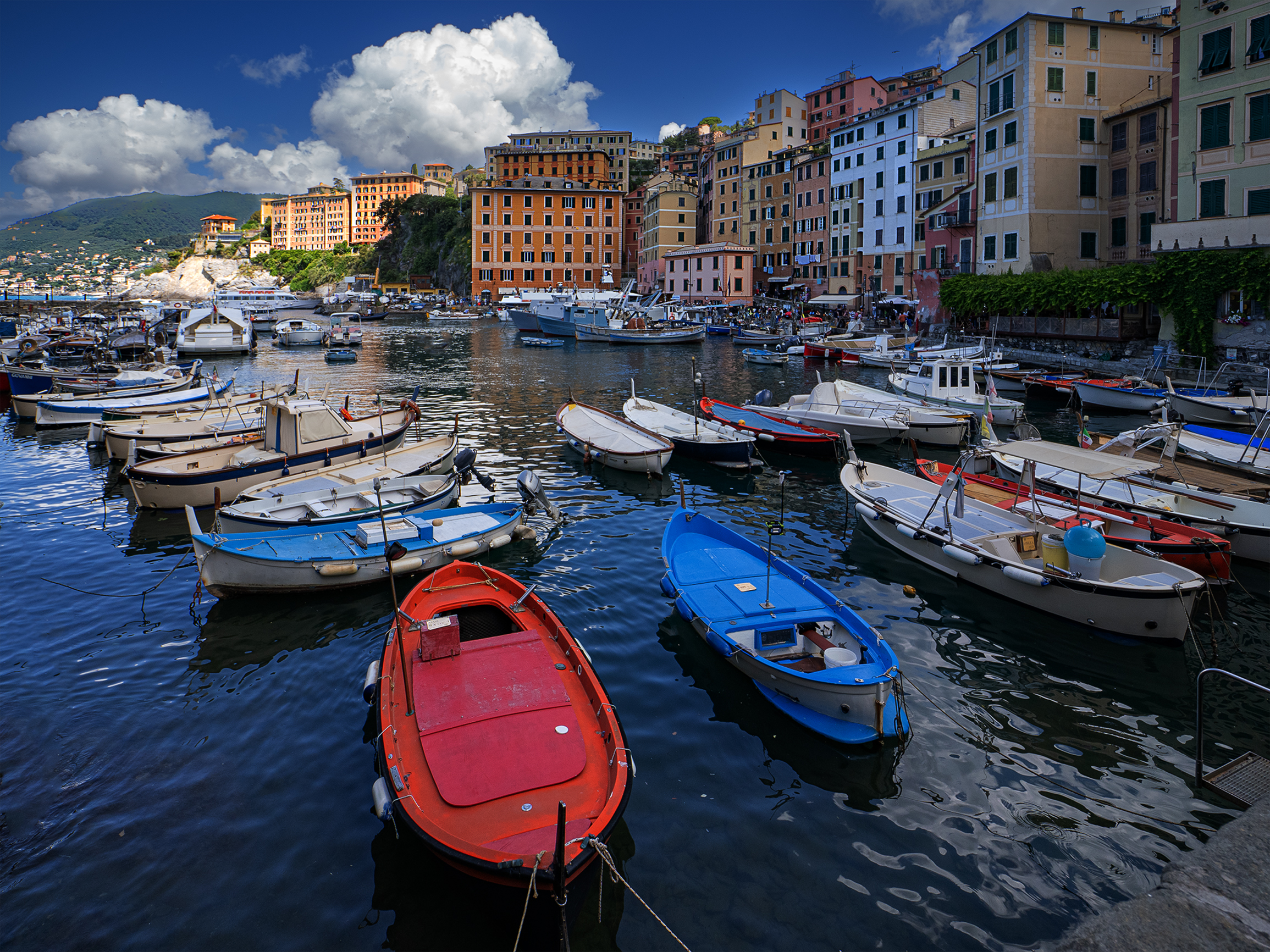 Camogli - Glimpse of the small port