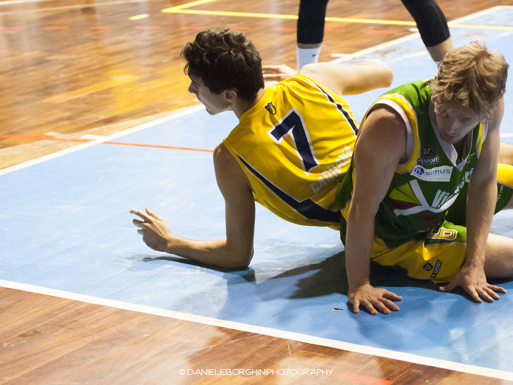 Tutti giù per terra