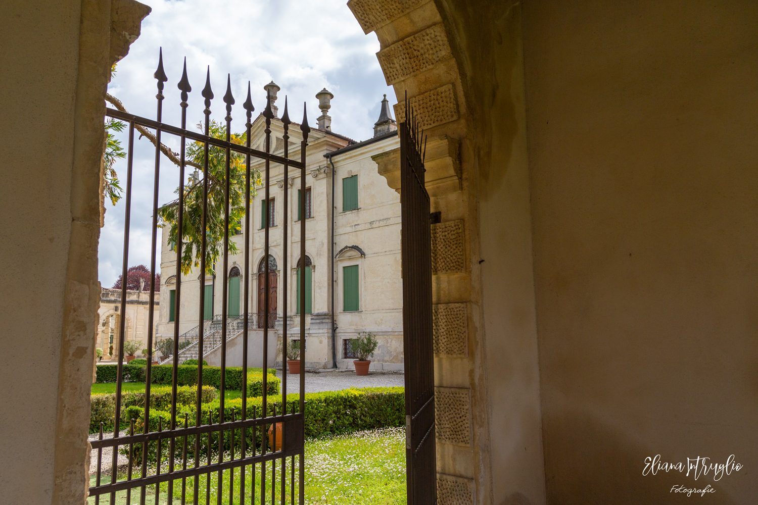 The doors of Villa Cordellina Lombardi