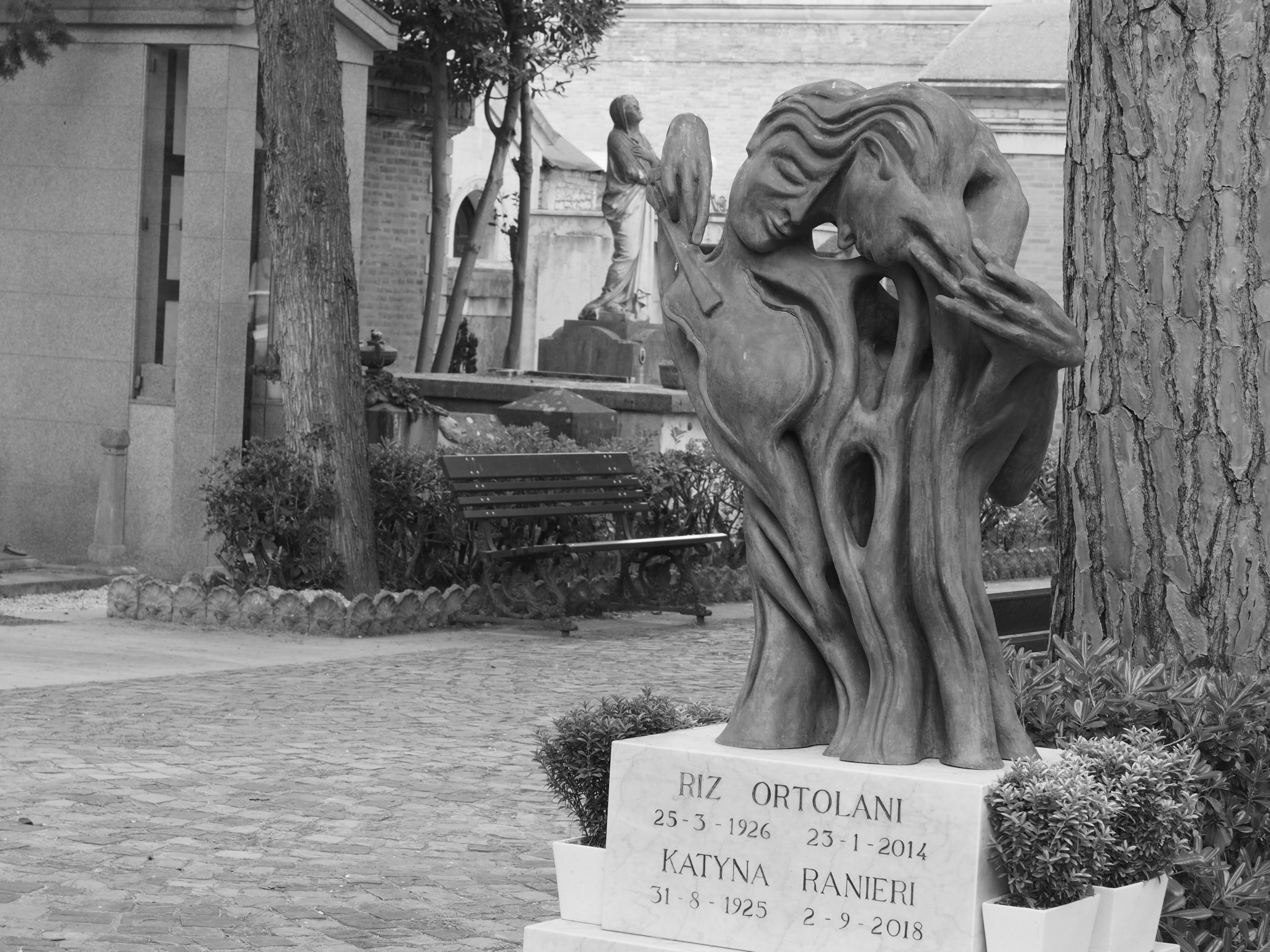 Tomb of Ritz Ortolani