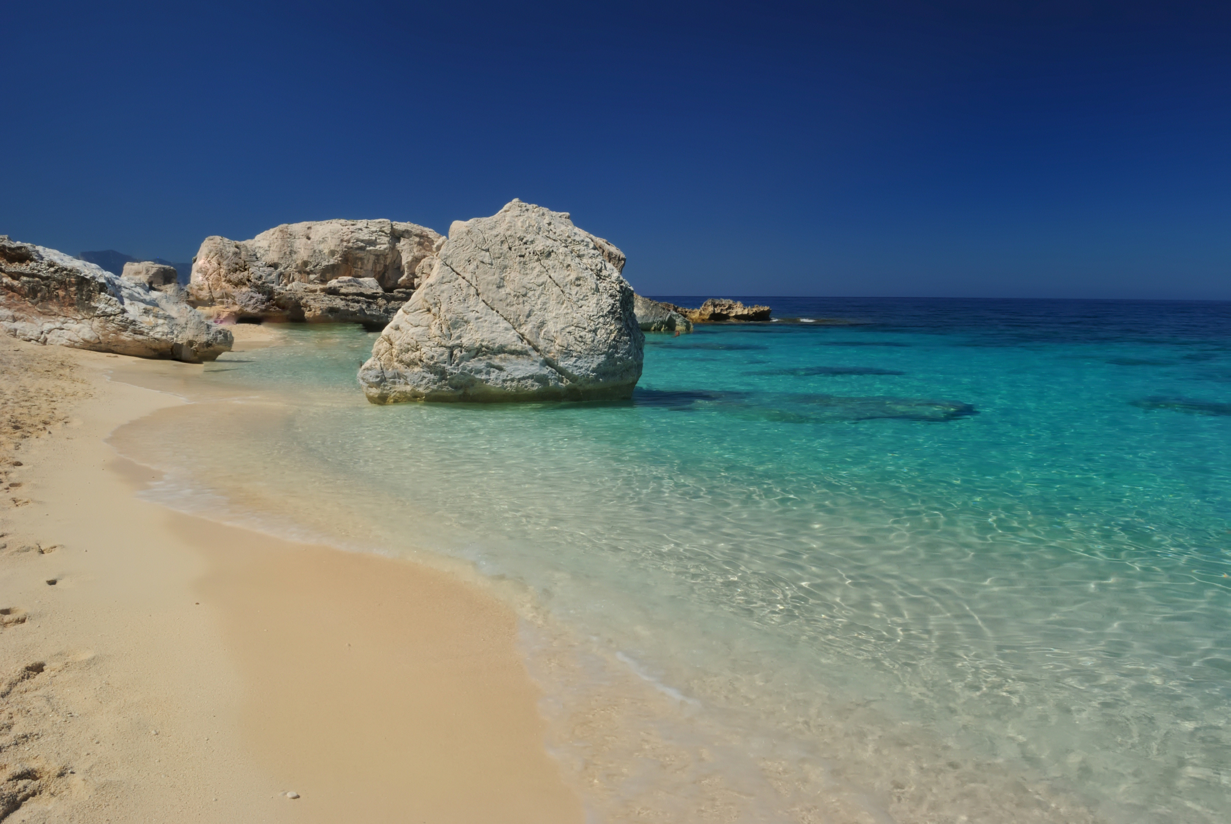 A breve all' orizzonte appariranno tante pale eoliche .