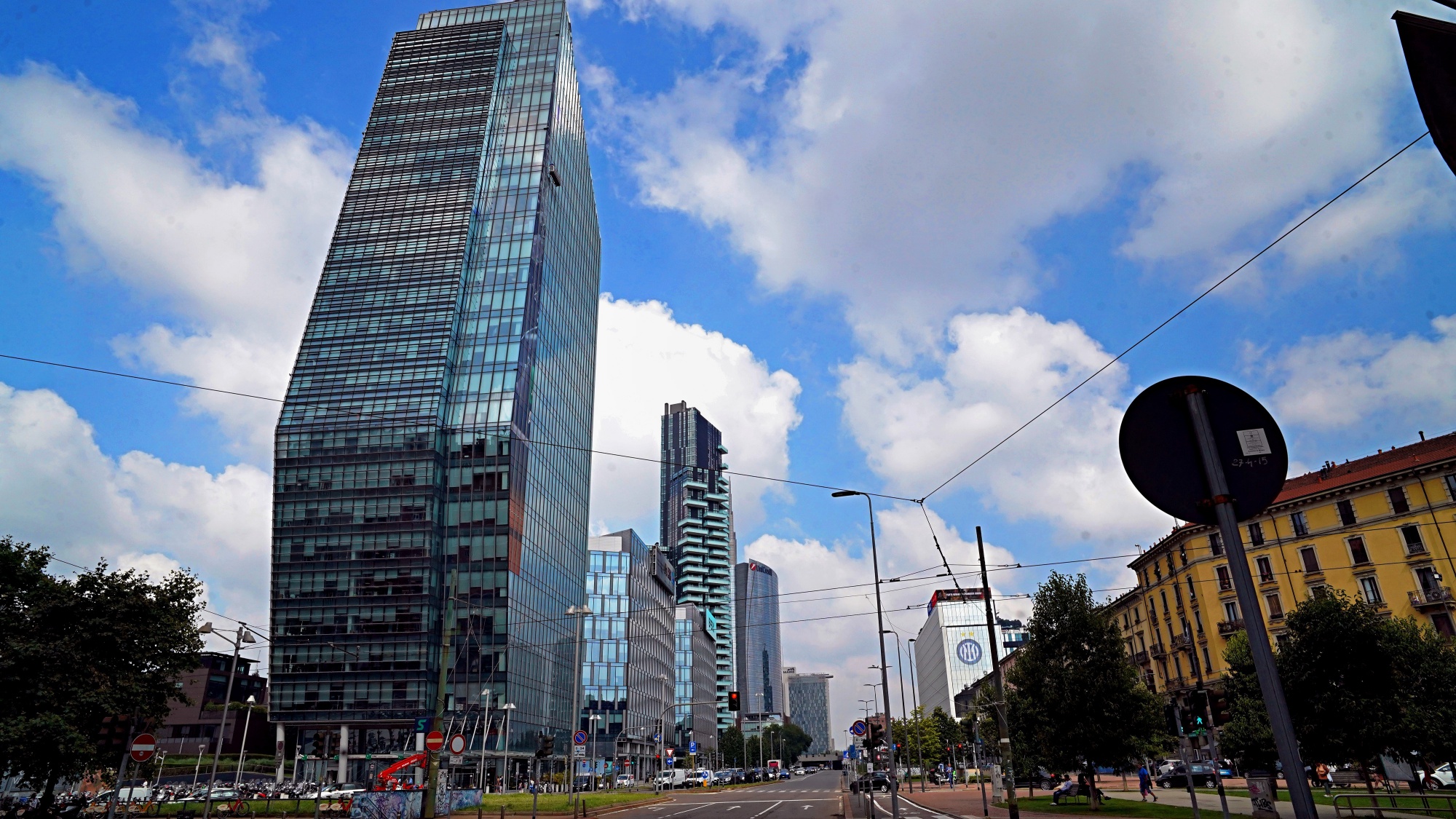 Piazza Bo Bardi milano