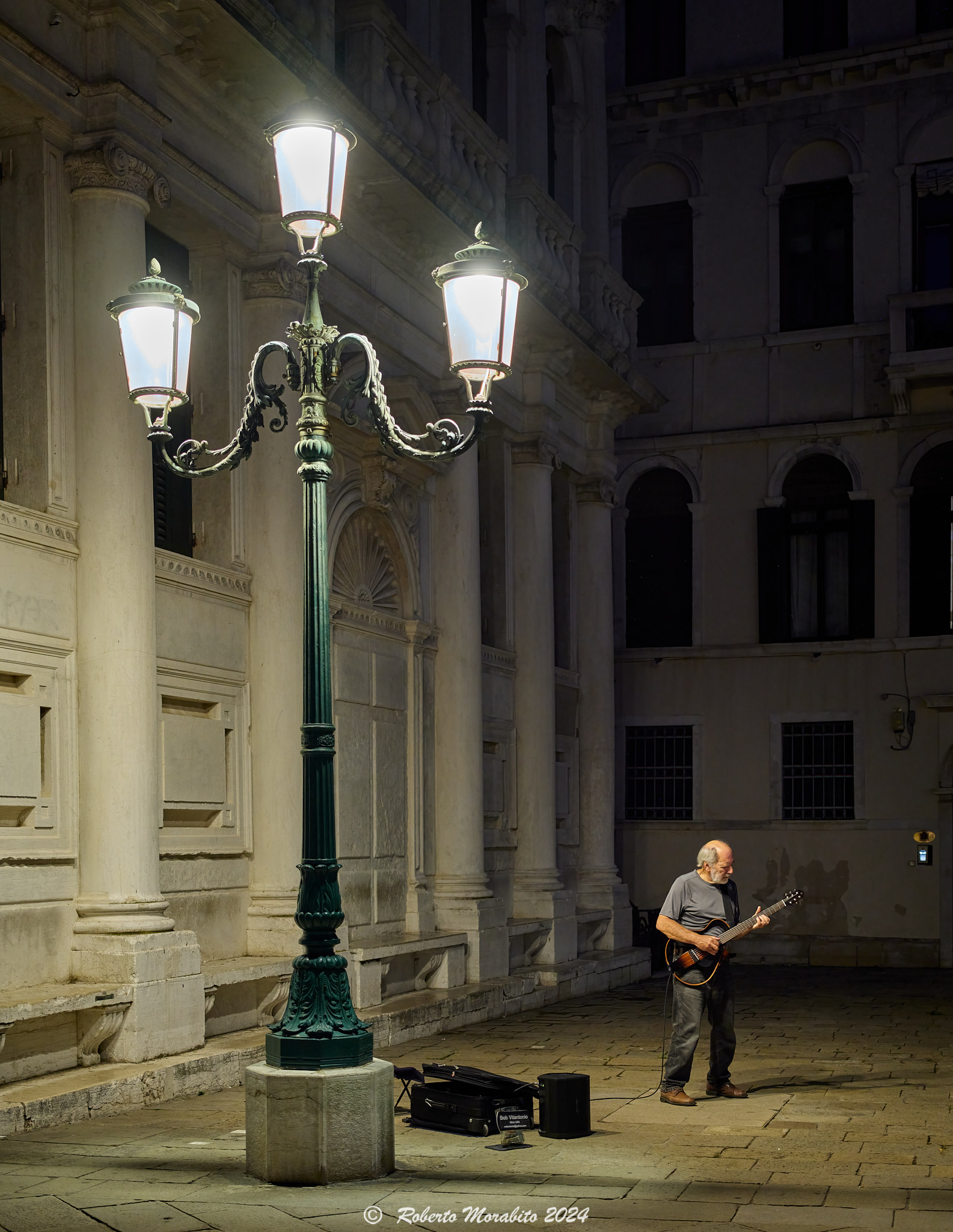 The Lonely Guitarist - Street Artist