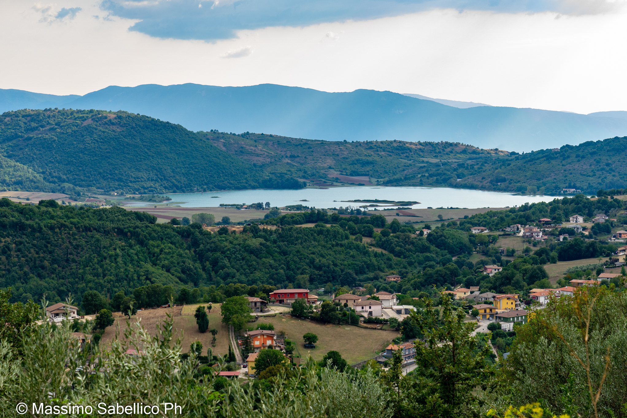 Veduta del Lago di Canterno