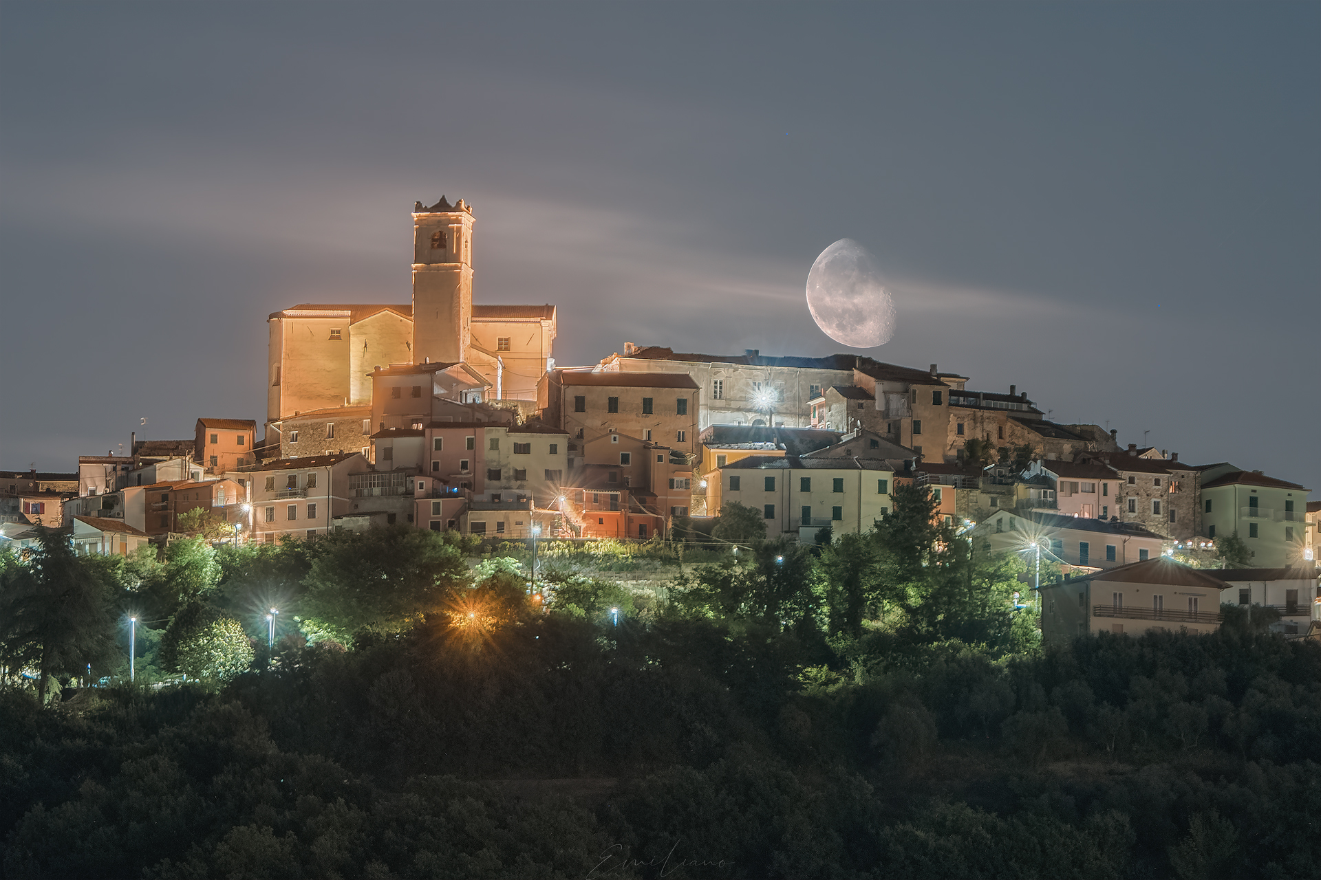 Ponzano Superiore with the moon