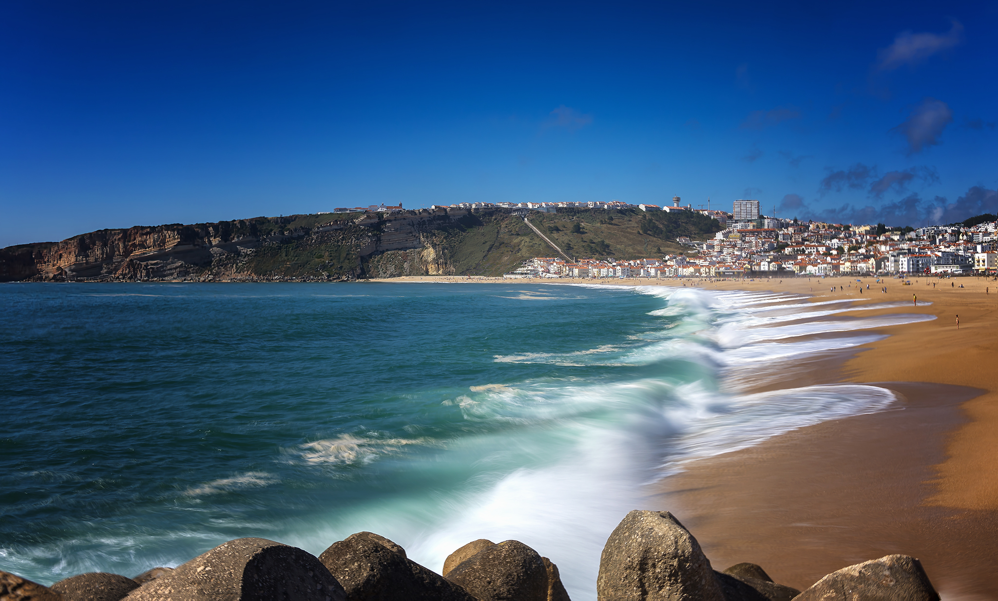 Low waves in Nazarè