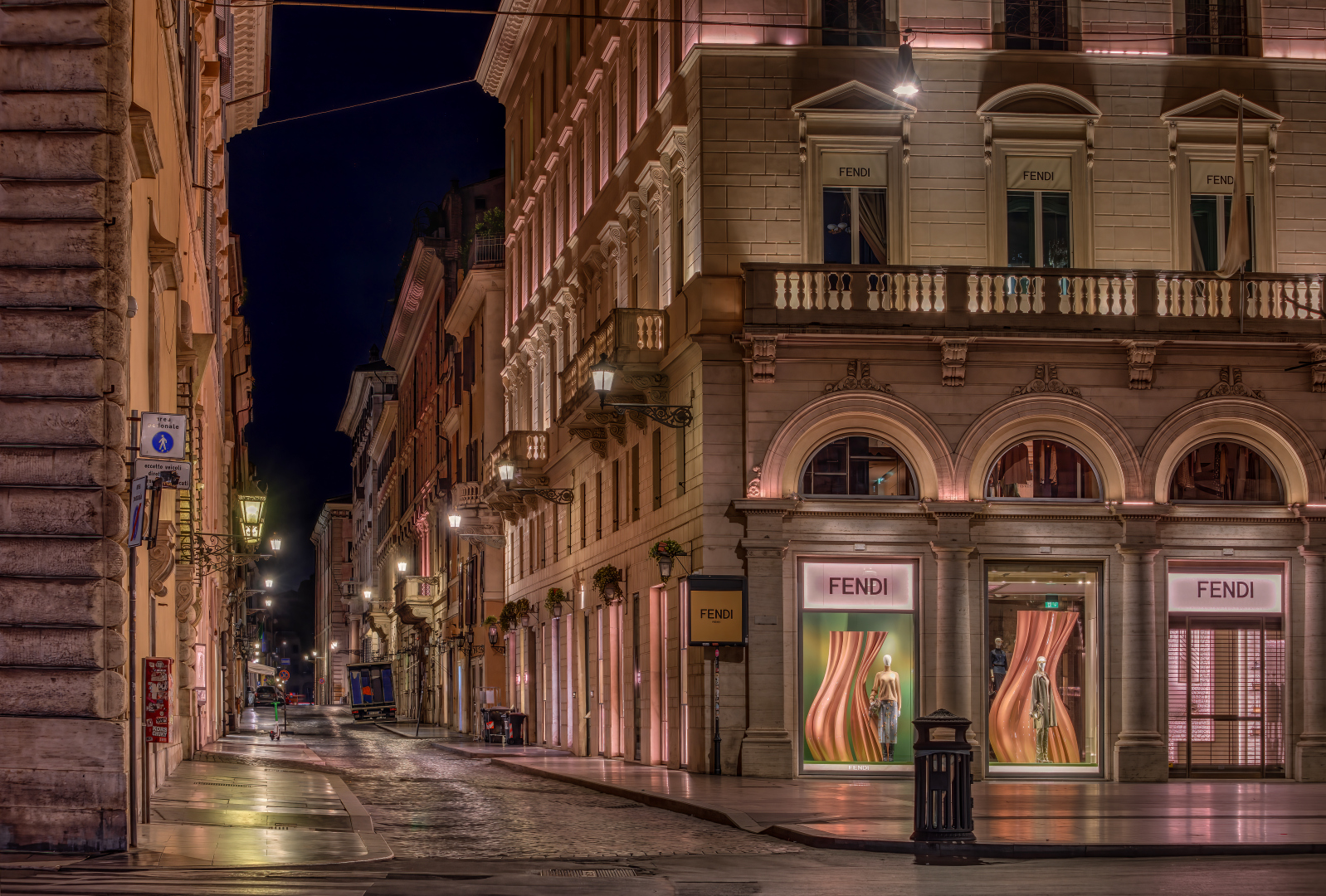 FotograFendi at night