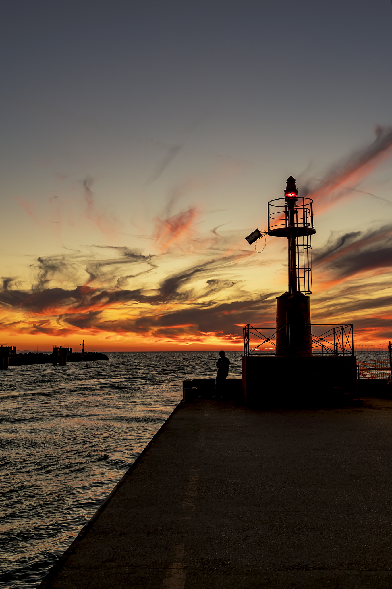 Tramonto faro Fiumicino (rm)