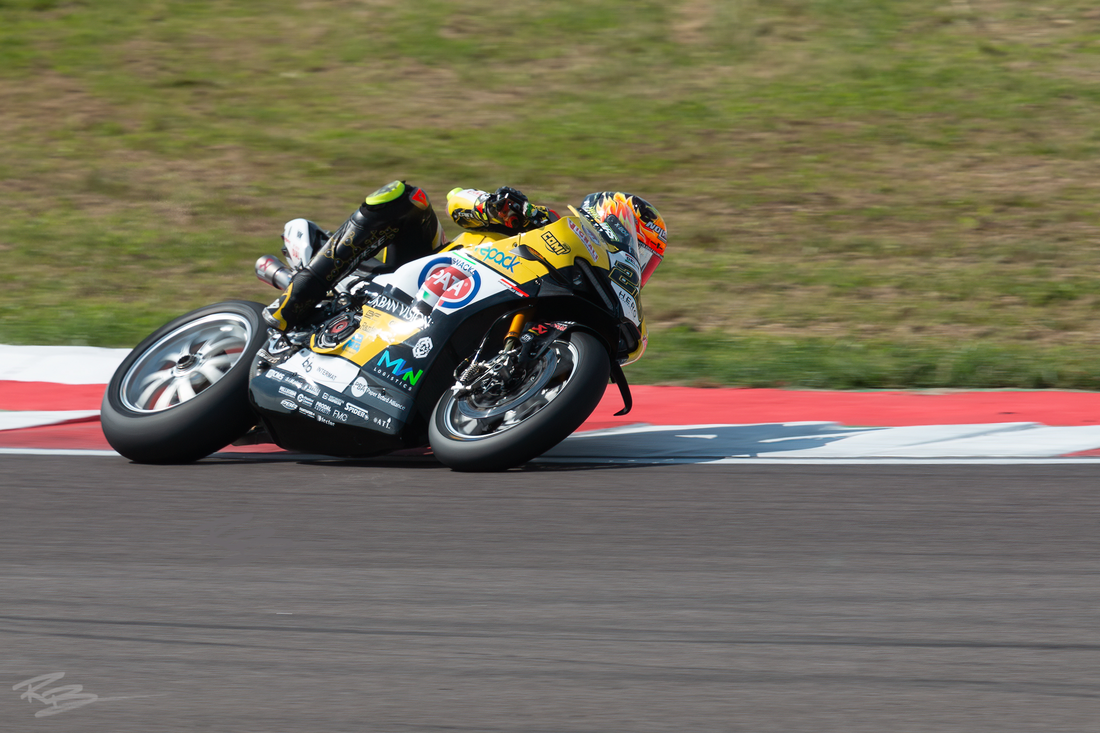 Andrea Iannone leaning