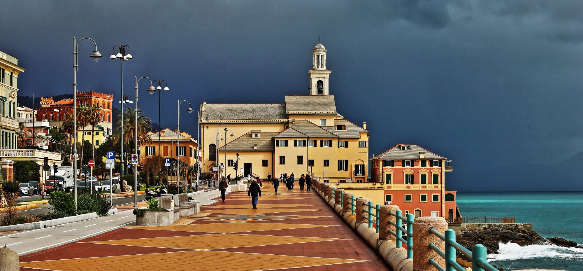 Genova, Corso Italia e Chiesa S.Antonio Boccadasse
