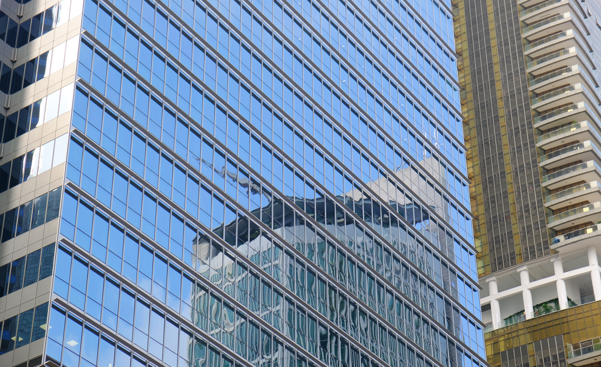 rifletti, ovunque ti giri sei circondato...