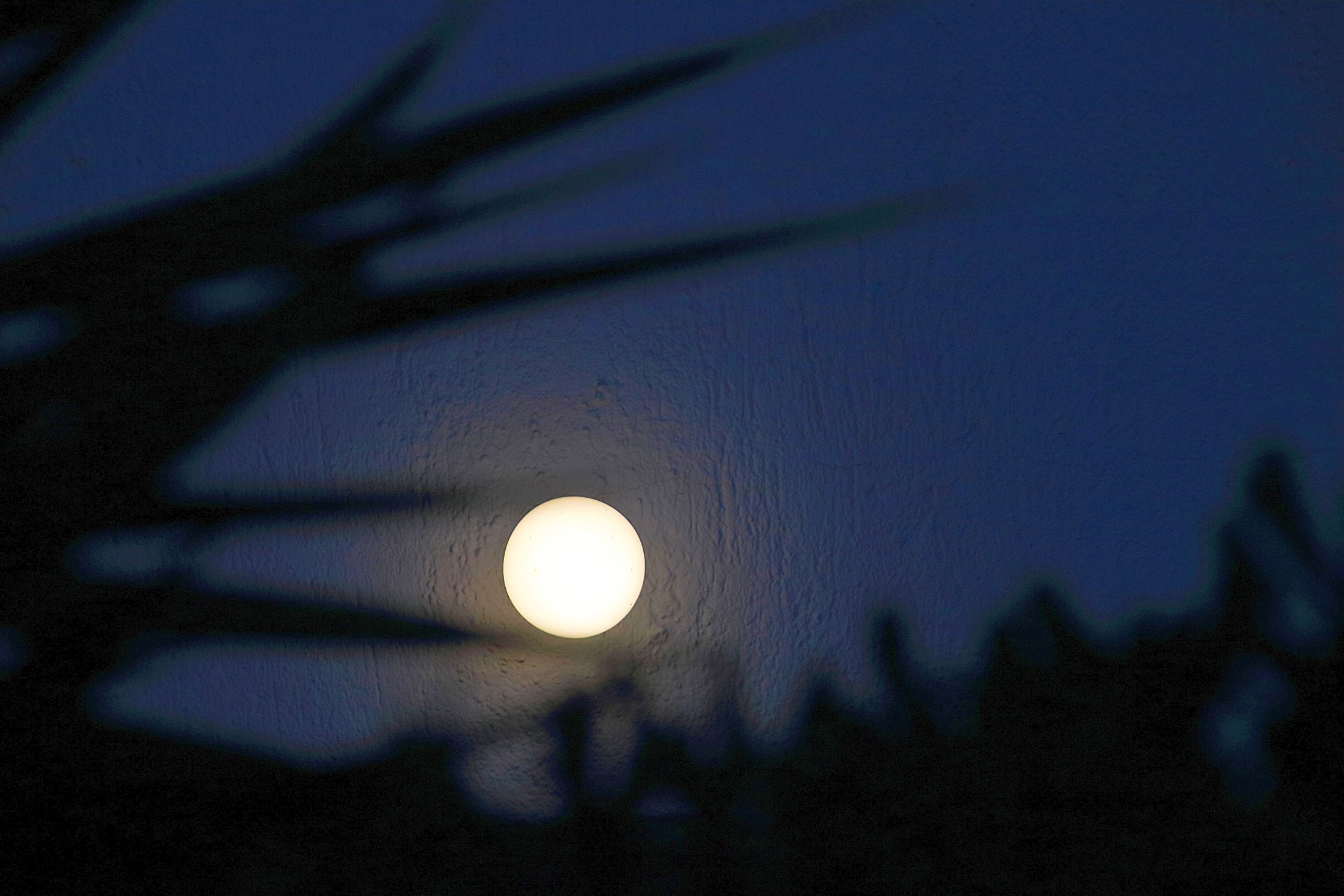 Il lampione che  credeva di essere la luna