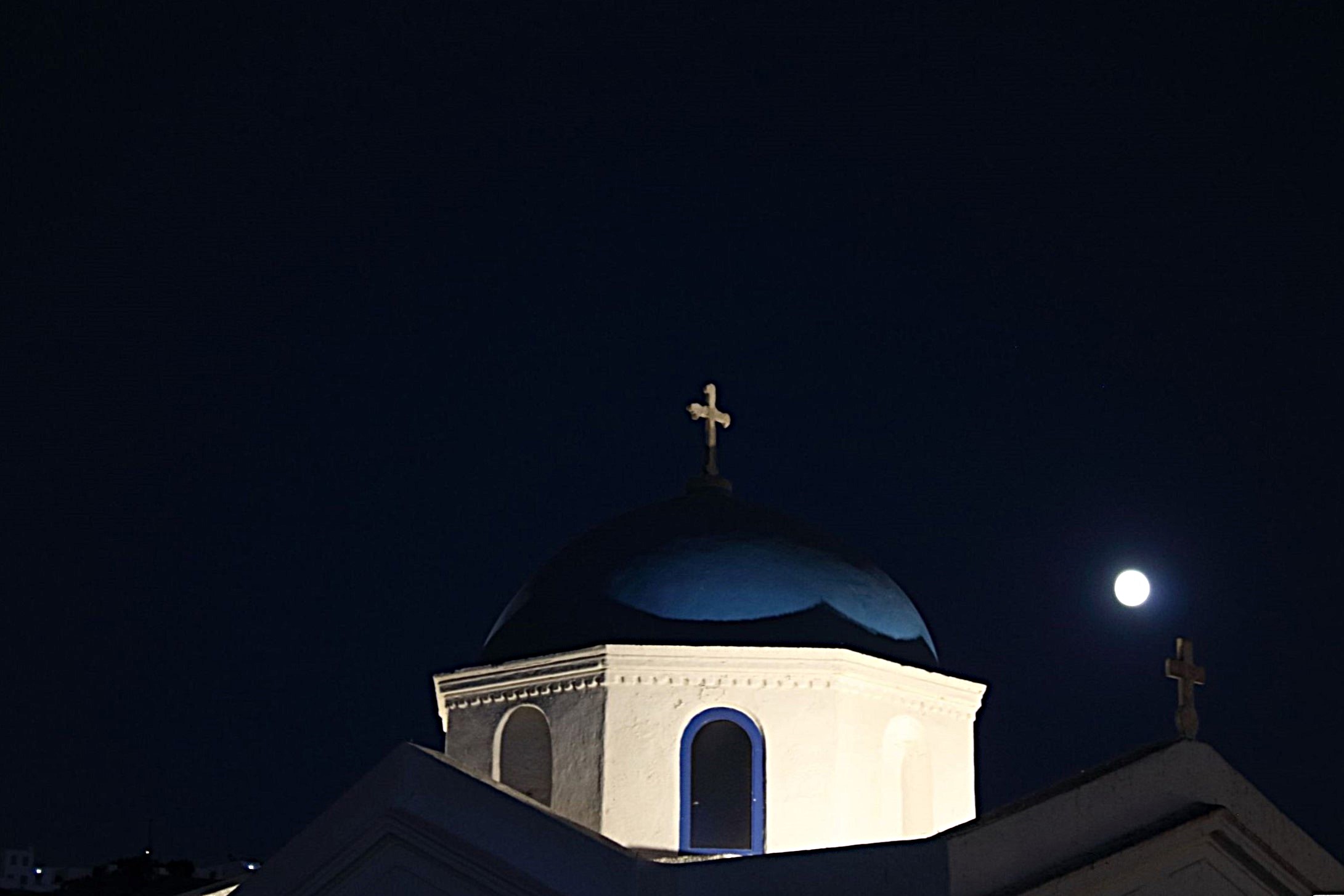 La luna e la cupola